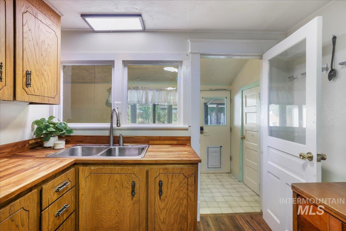 1017 Burley Avenue Property Photo 11