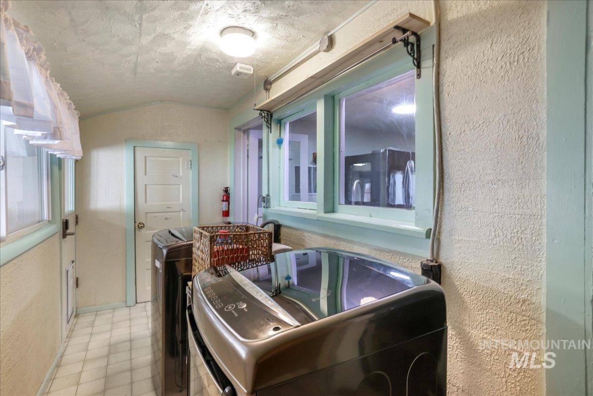 1017 Burley Avenue Property Photo 12