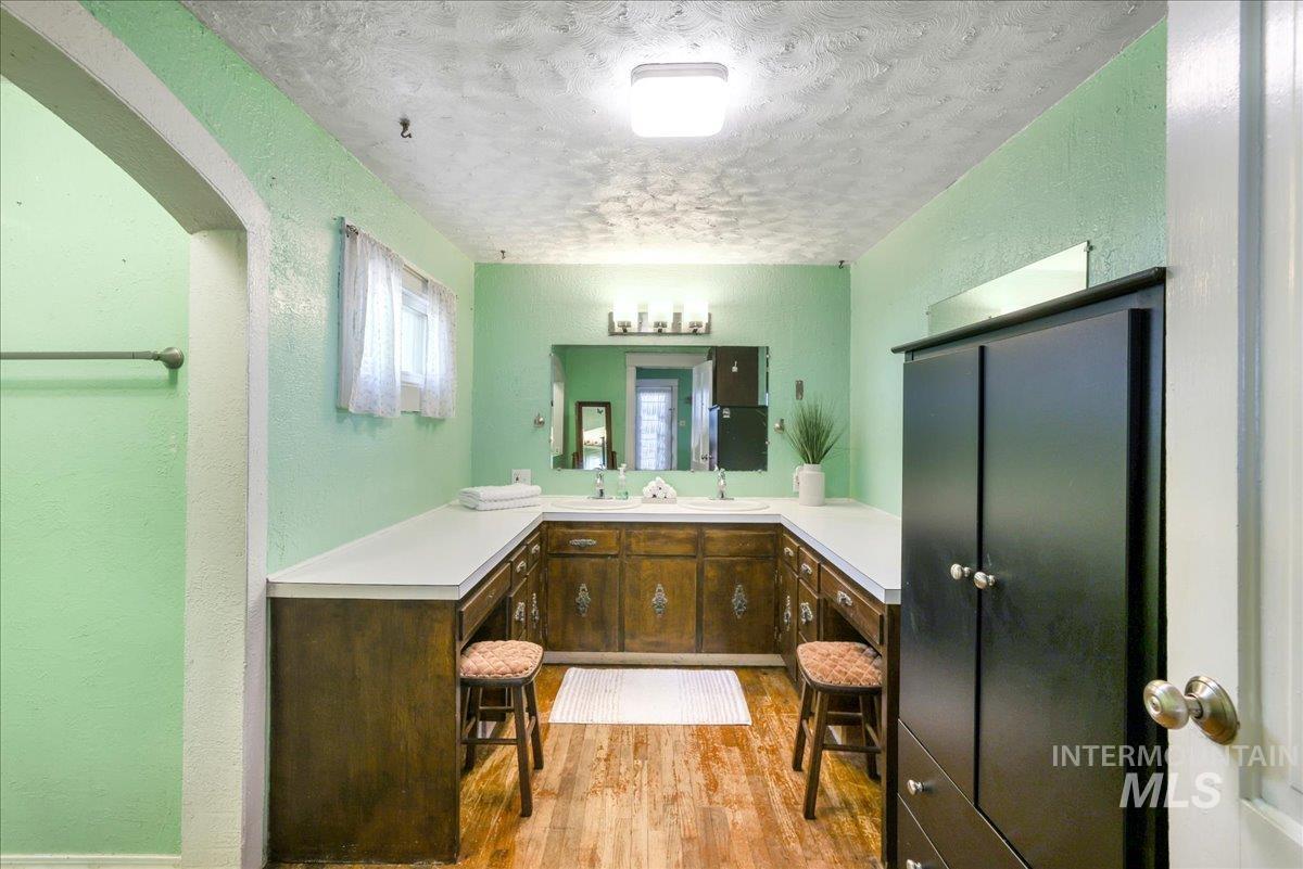 1017 Burley Avenue Property Photo 15