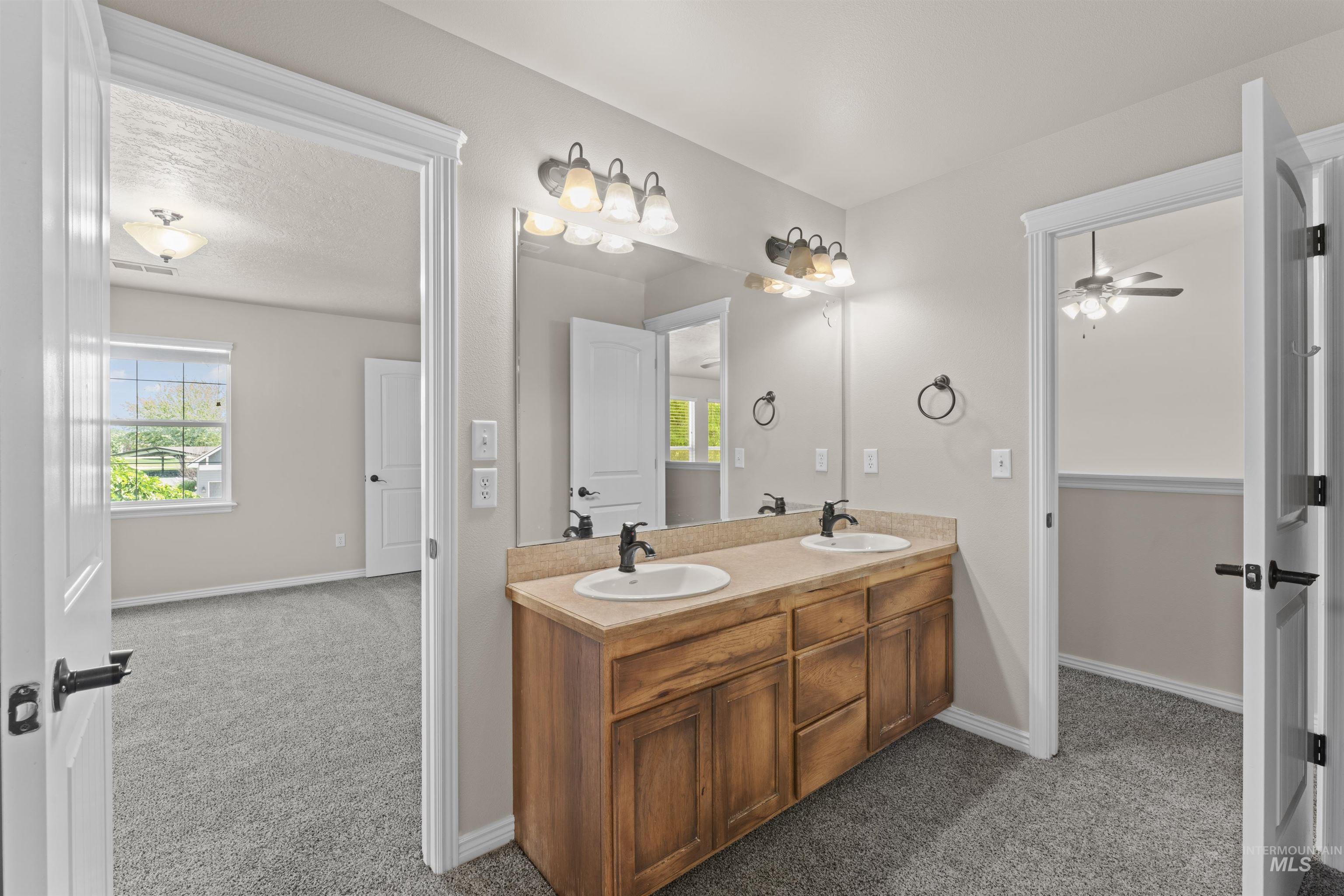 146 W Cub Street Property Photo 38