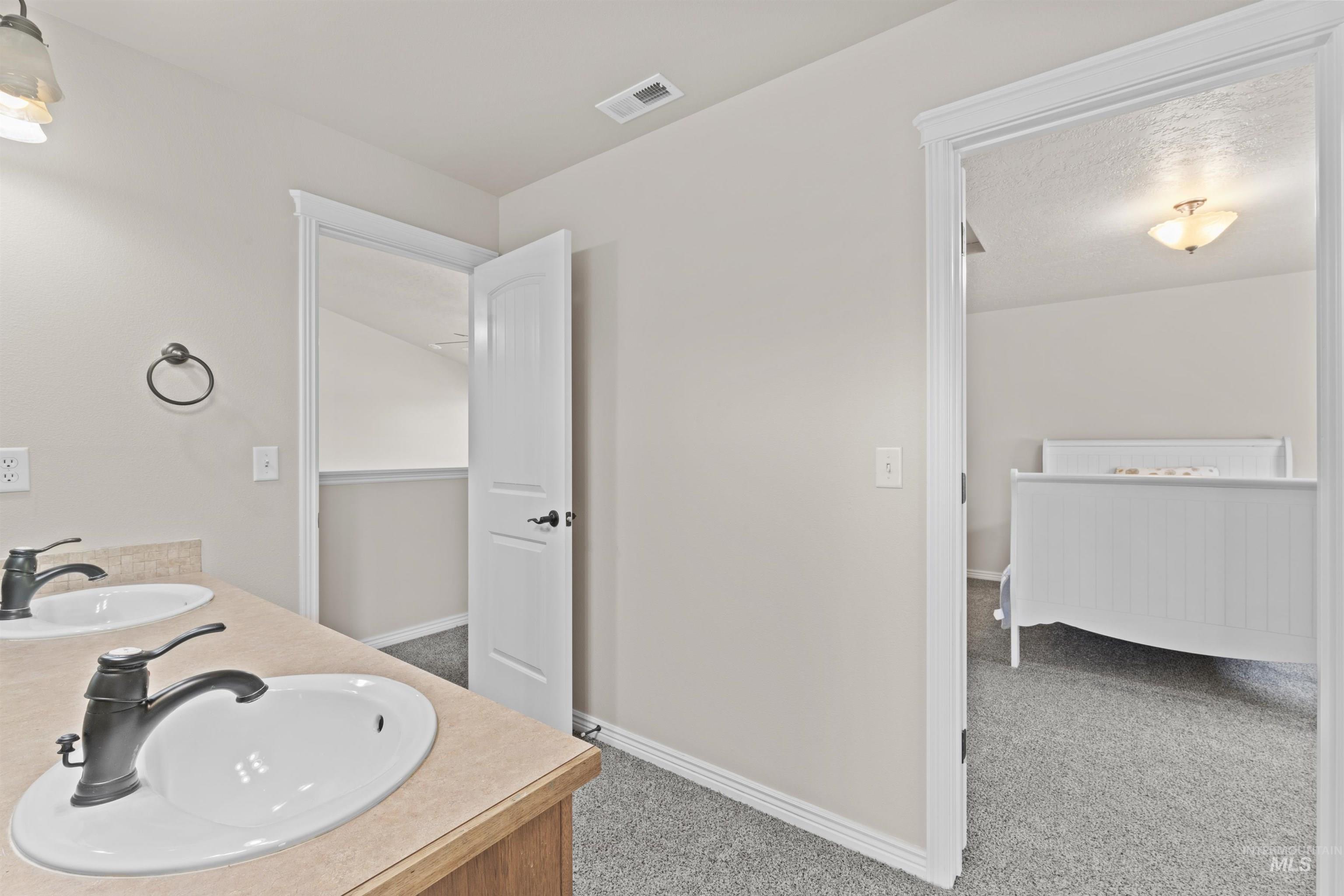 146 W Cub Street Property Photo 40