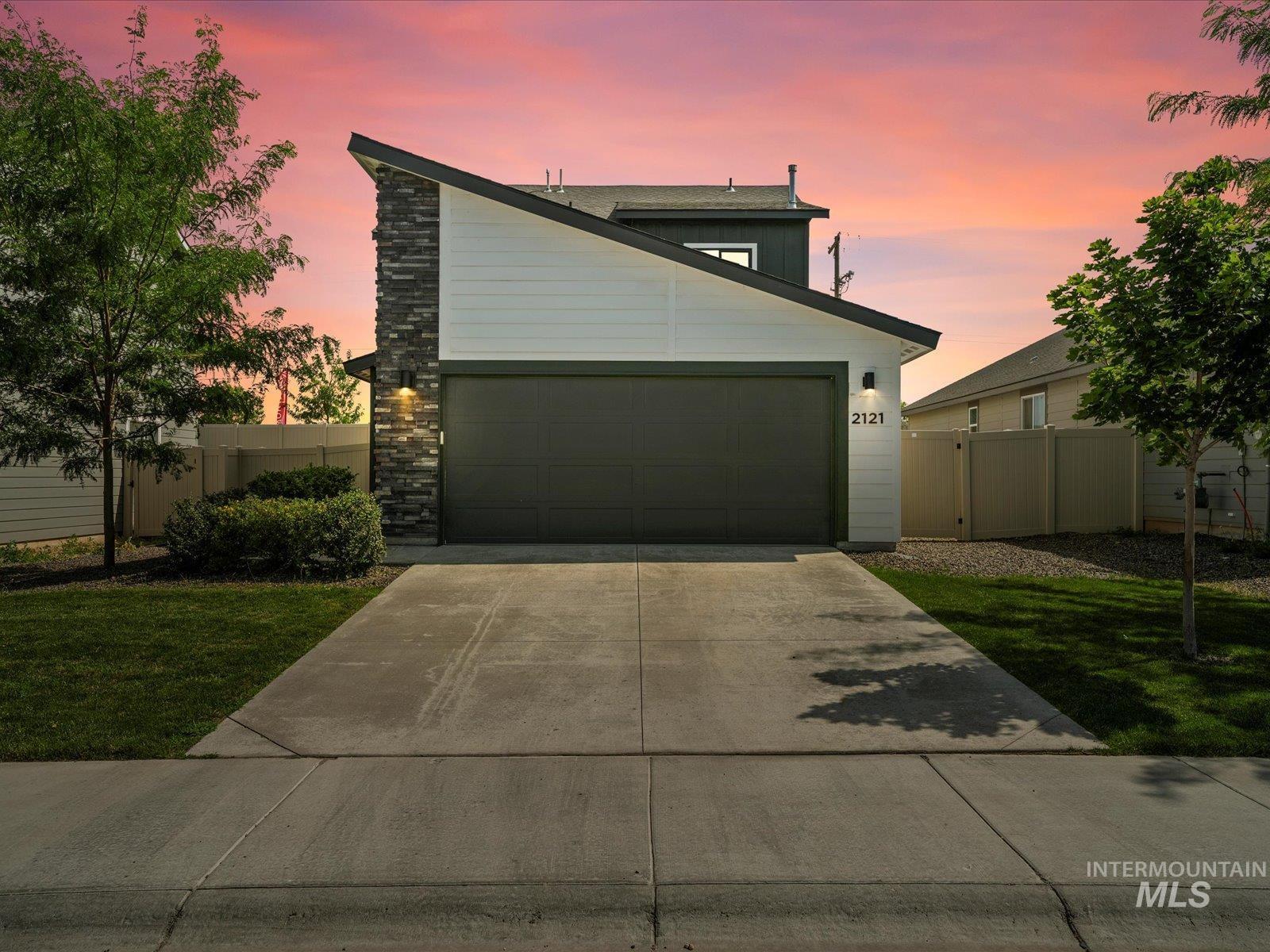 2121 W Trout lily St Property Photo 1