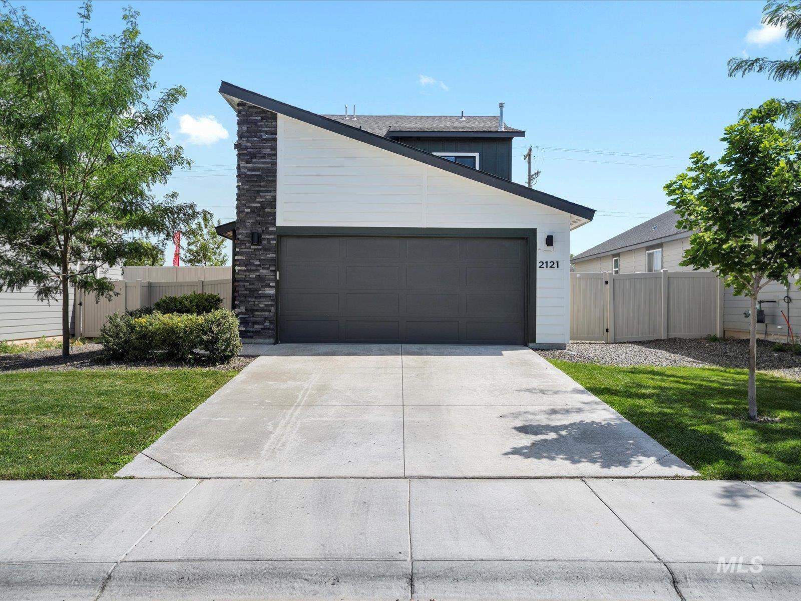2121 W Trout Lily St Property Photo 4