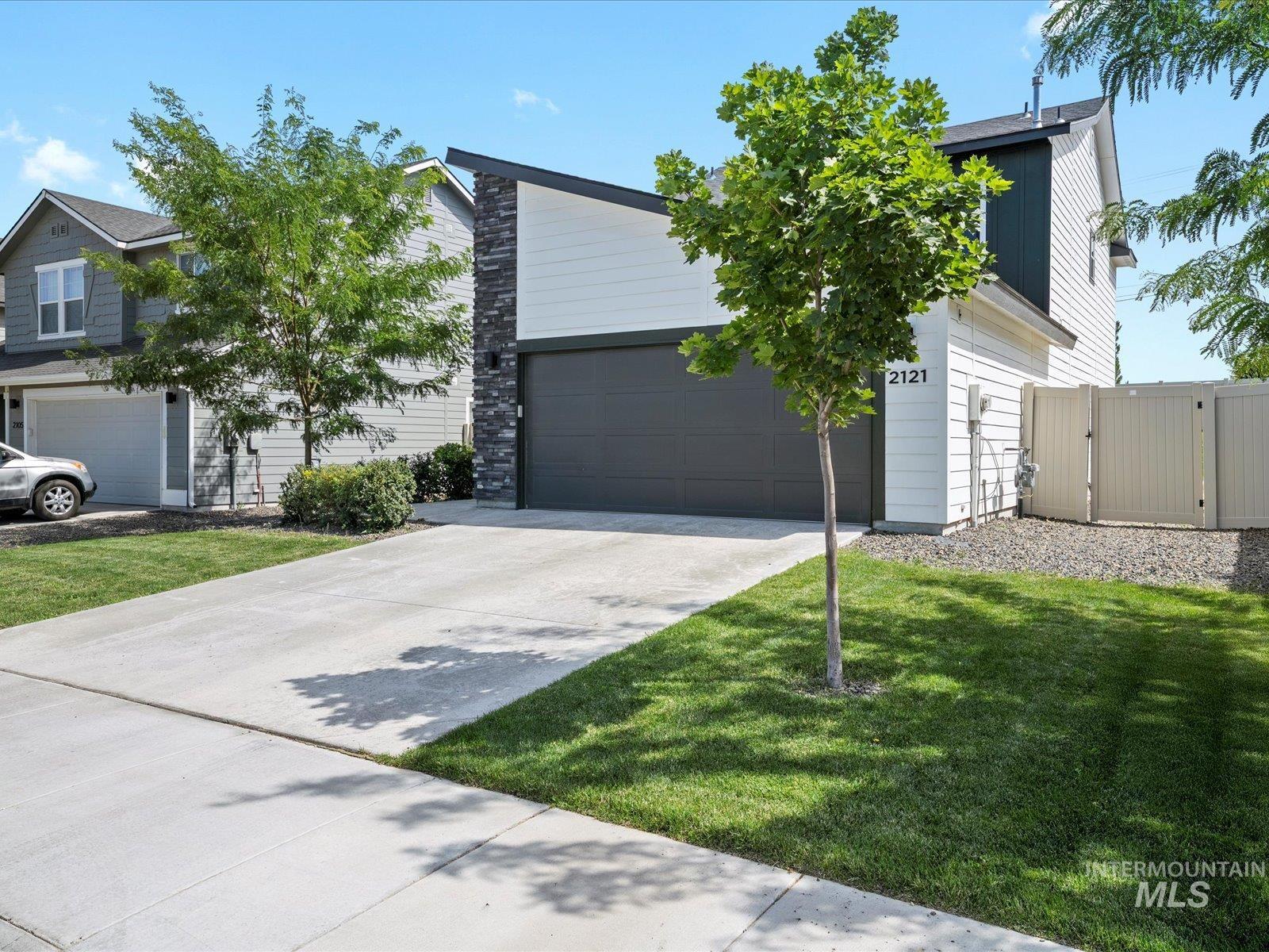 2121 W Trout Lily St Property Photo 5