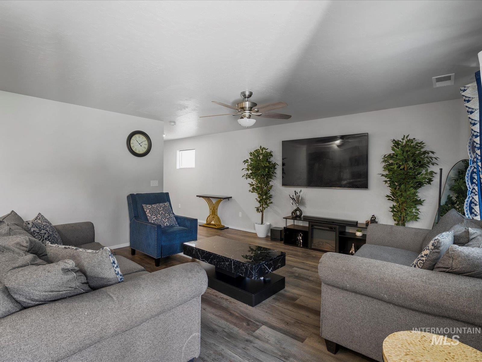 2121 W Trout Lily St Property Photo 8