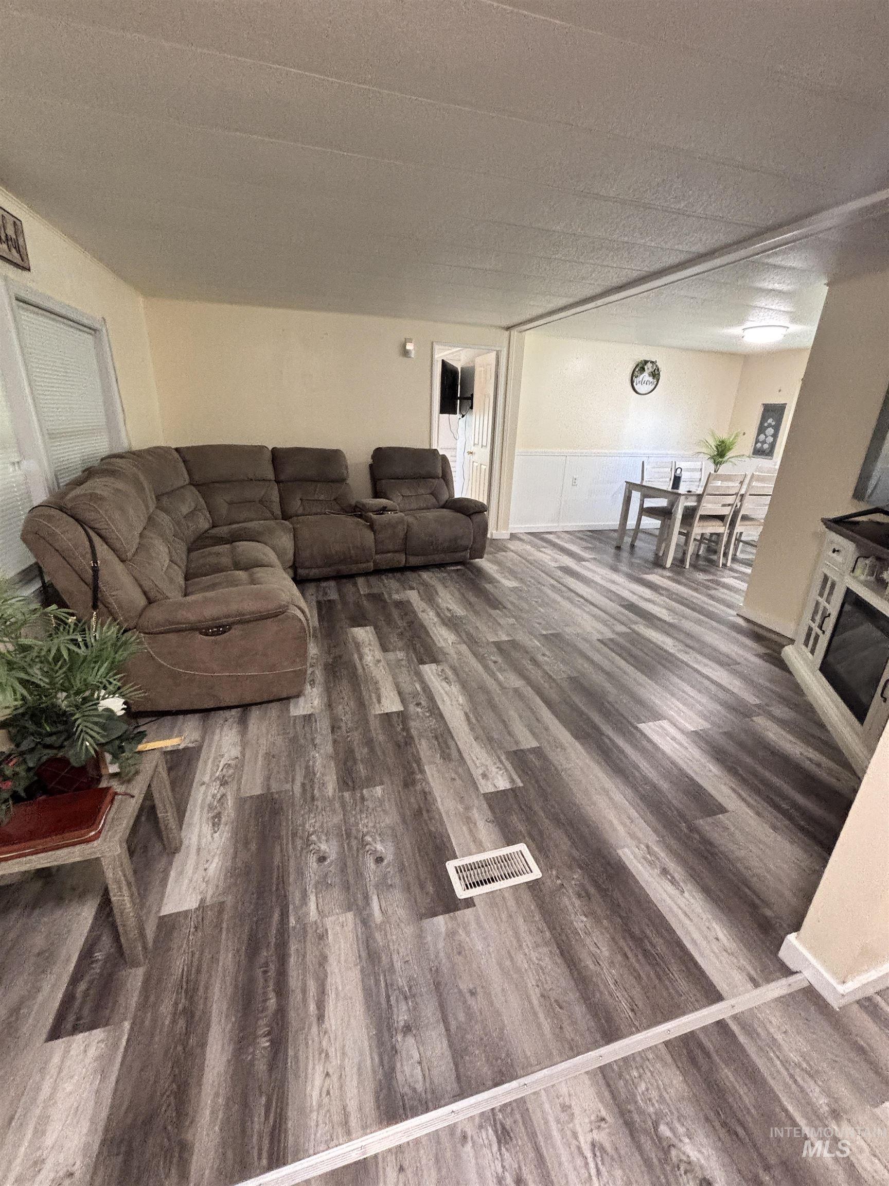 1410 W Flamingo Ave Property Photo 2