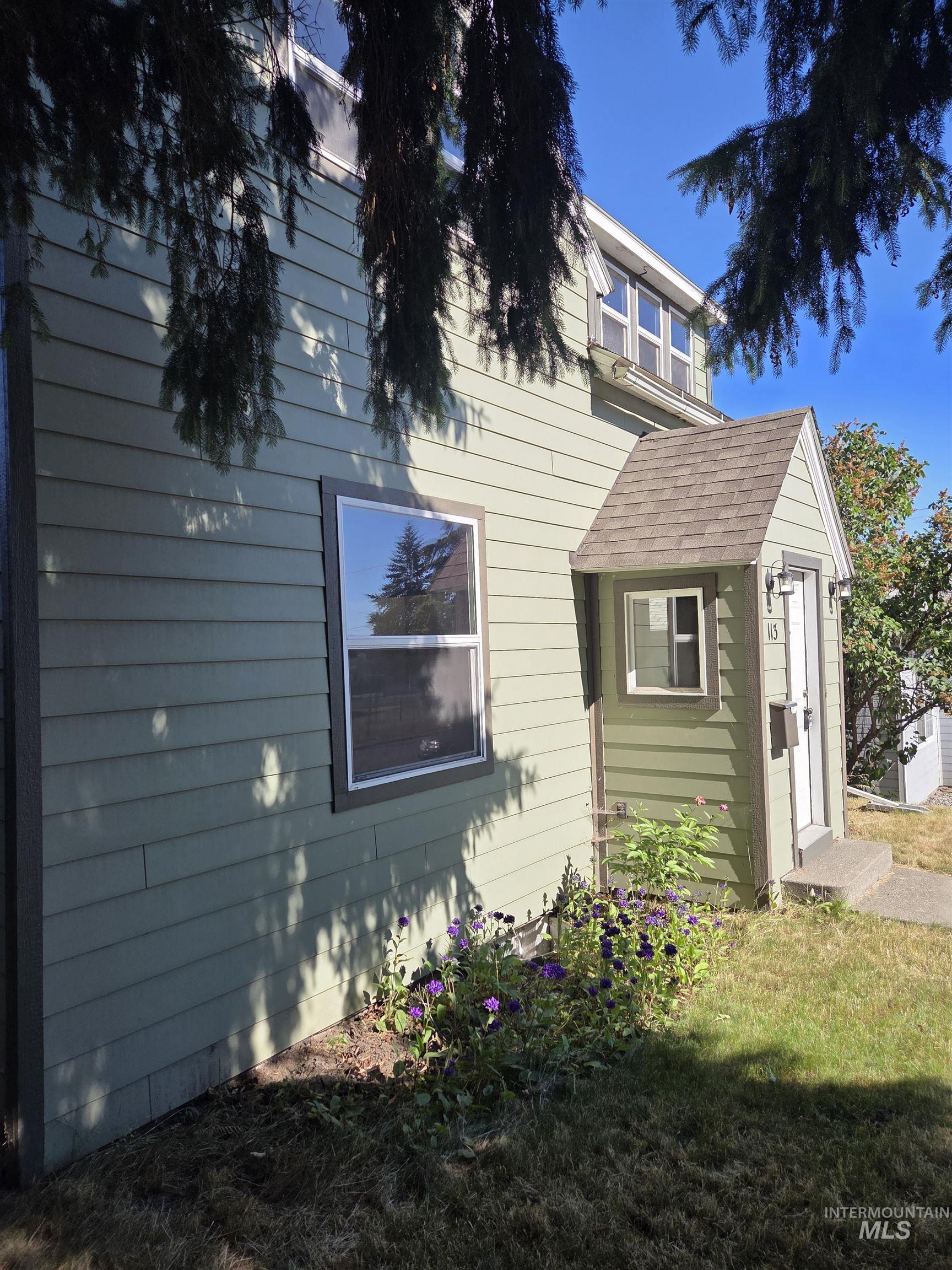 113 N Jackson St Property Photo 3