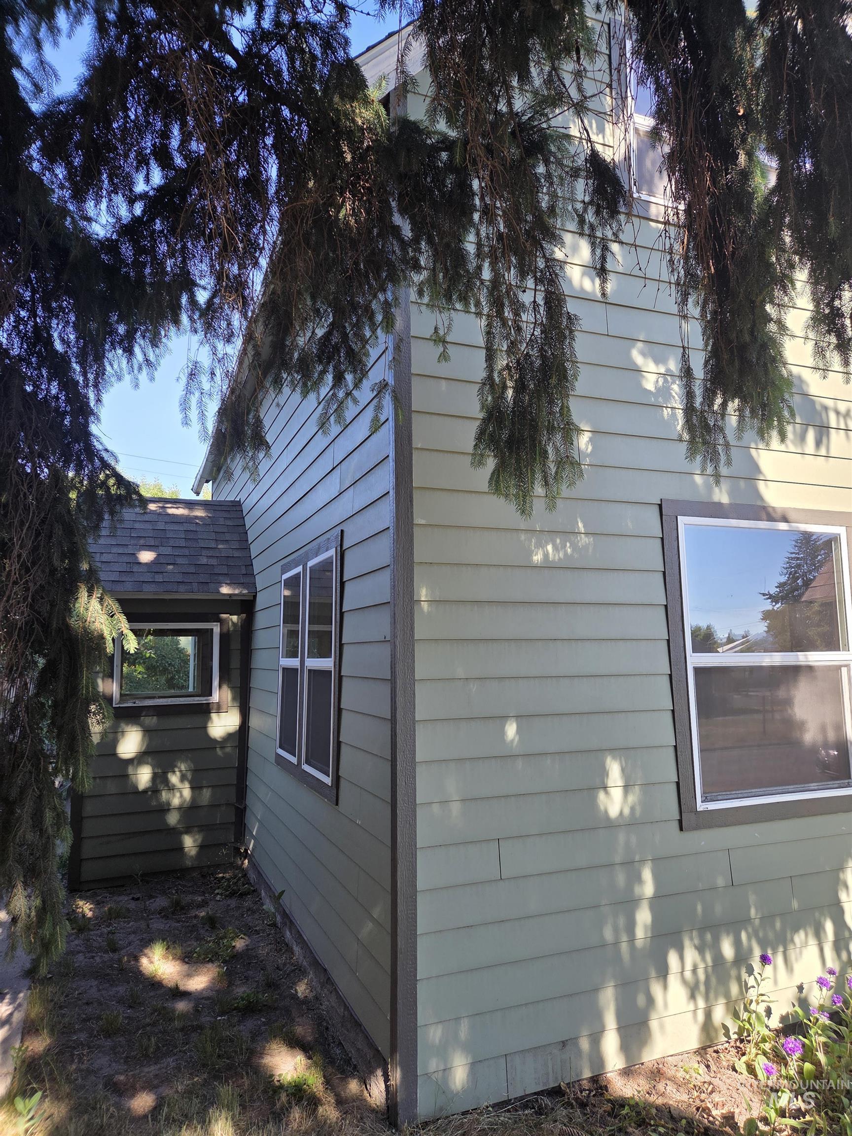 113 N Jackson St Property Photo 4