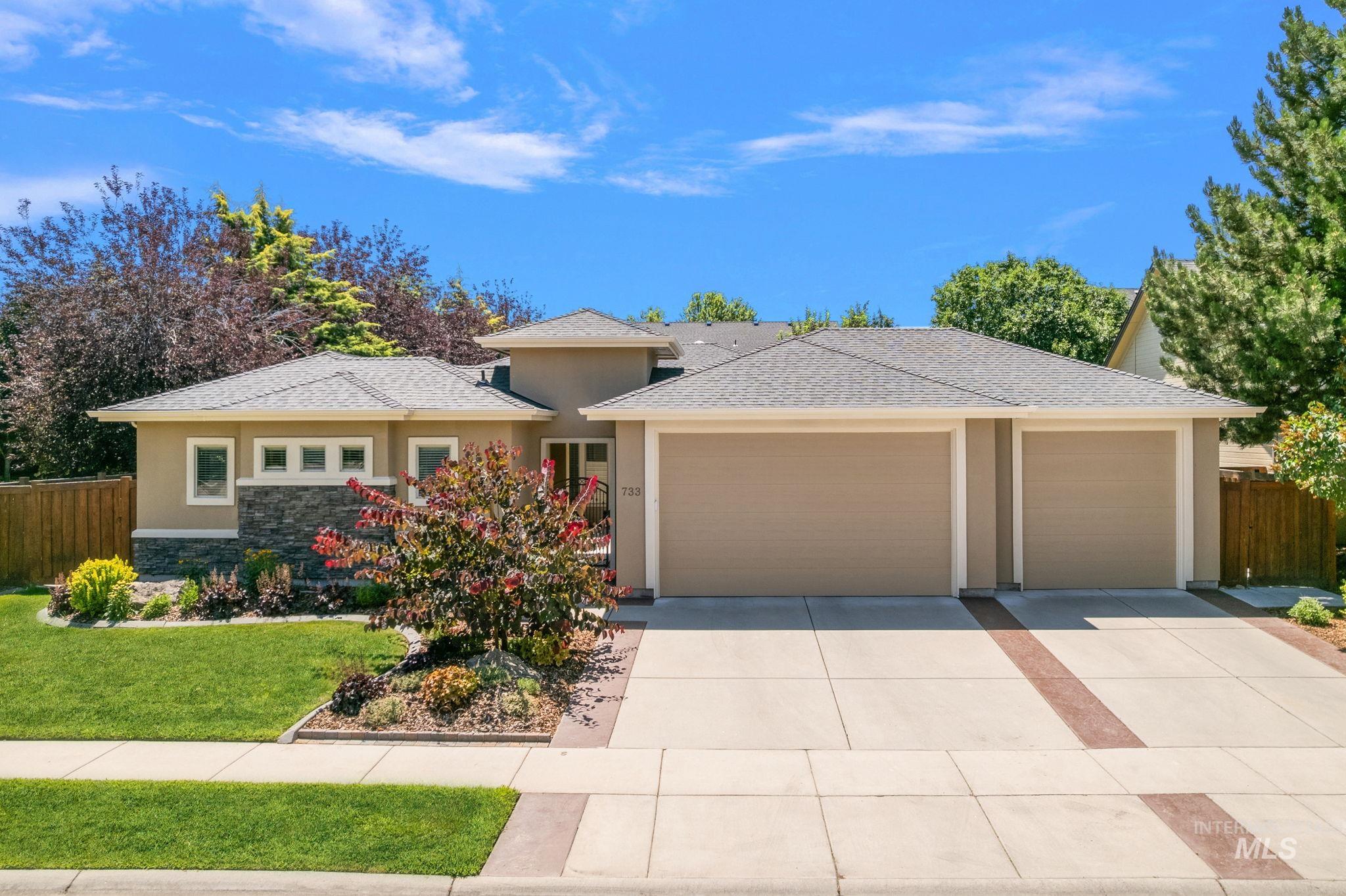 733 E San Pedro St Property Photo 1