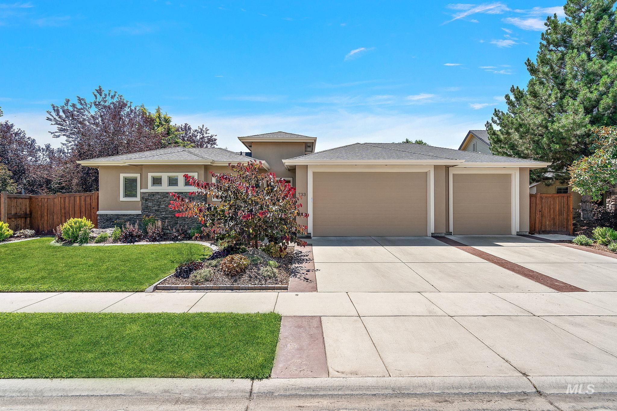 733 E San Pedro St Property Photo 3