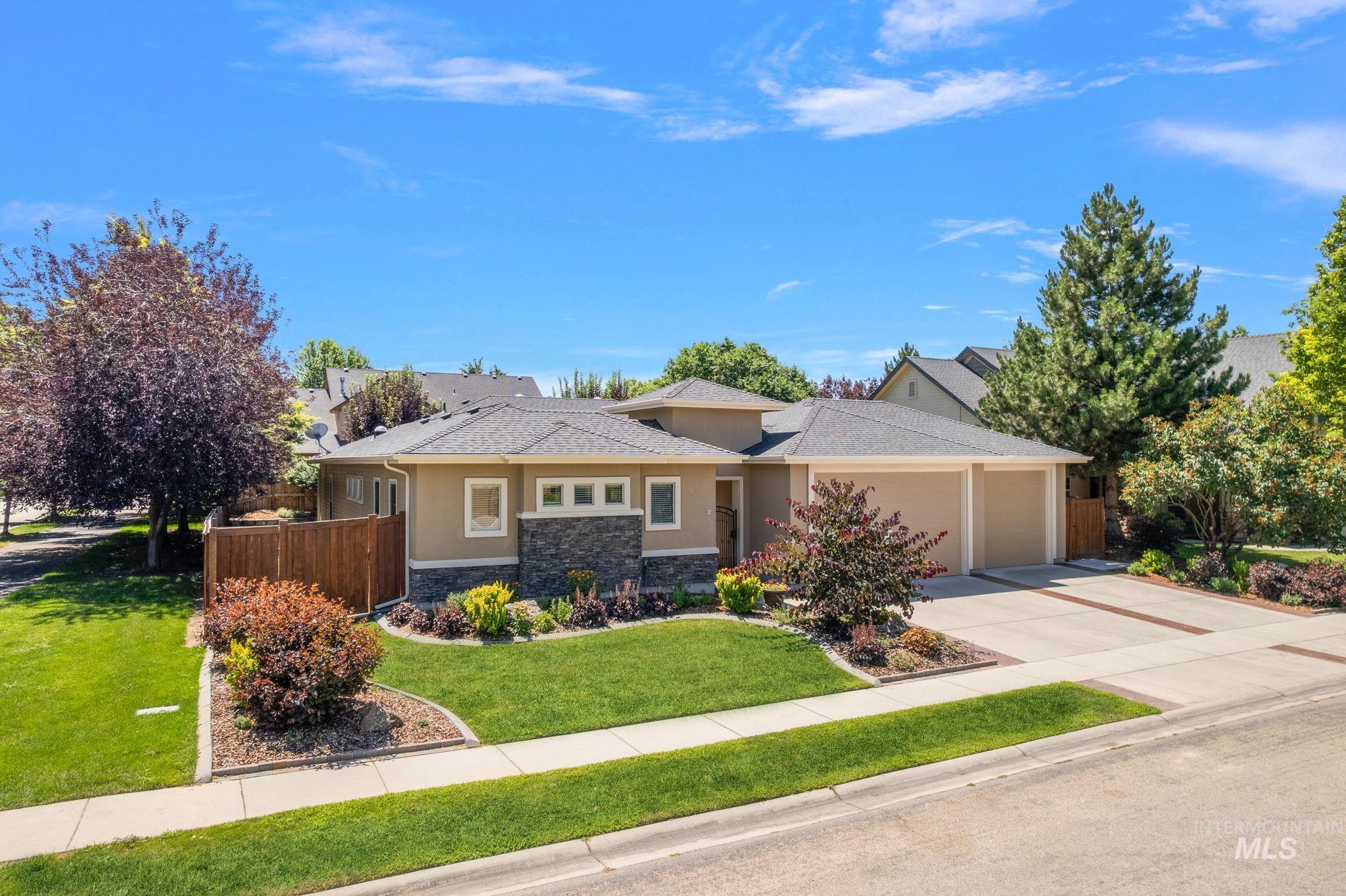 733 E San Pedro St Property Photo 4