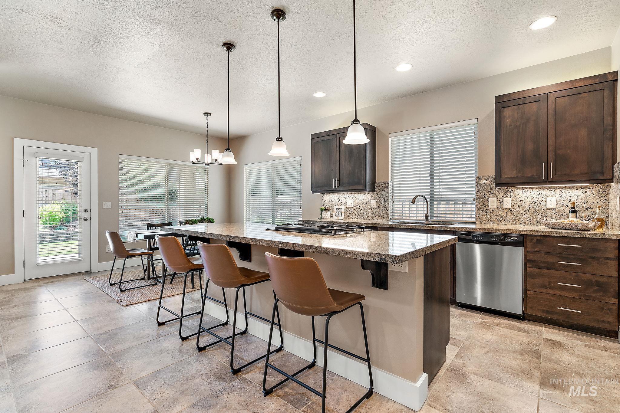 733 E San Pedro St Property Photo 10