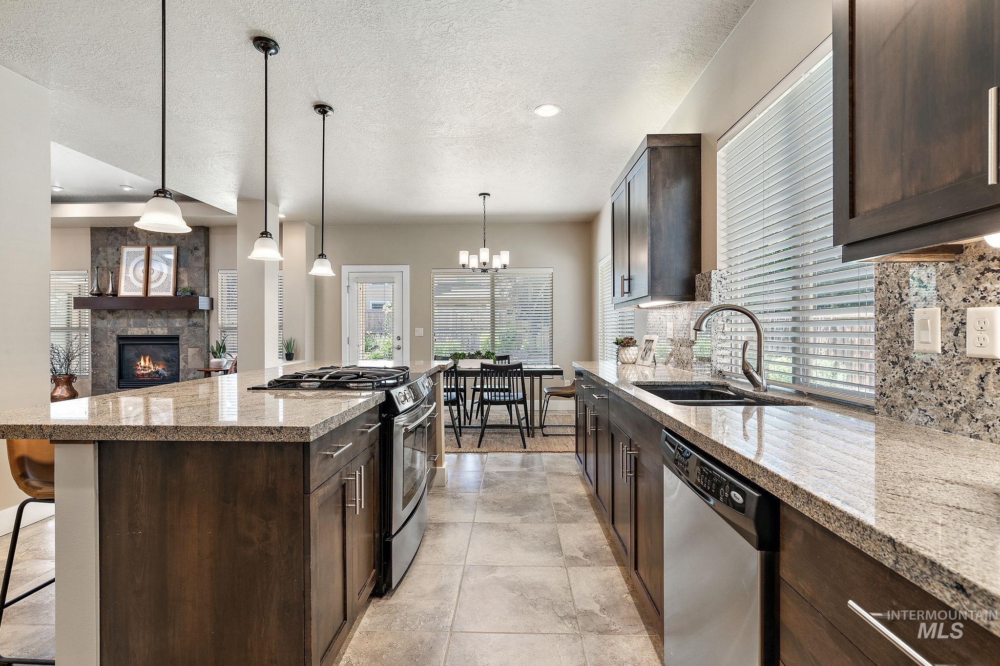 733 E San Pedro St Property Photo 12