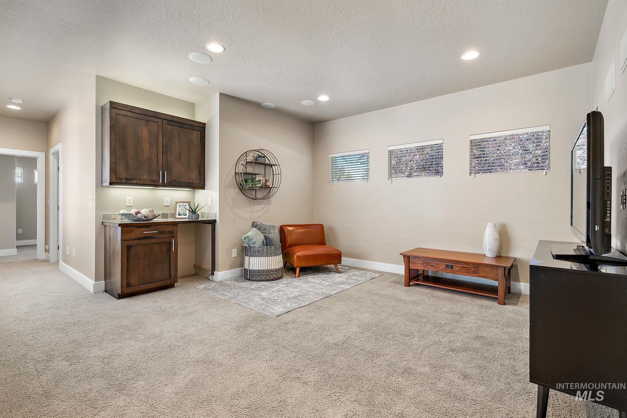 733 E San Pedro St Property Photo 18