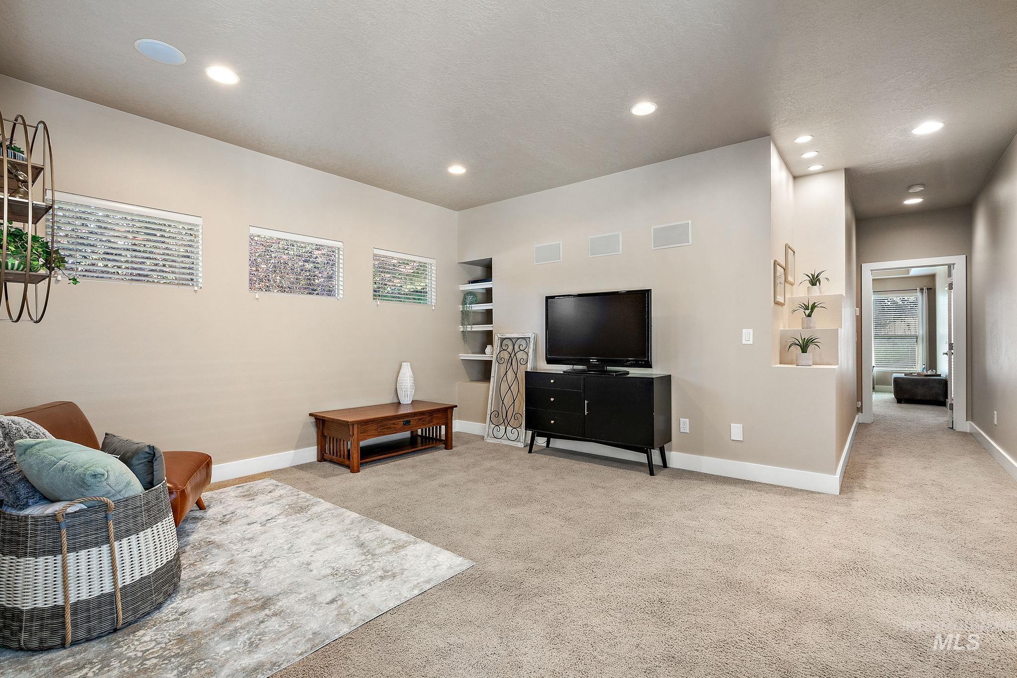 733 E San Pedro St Property Photo 20