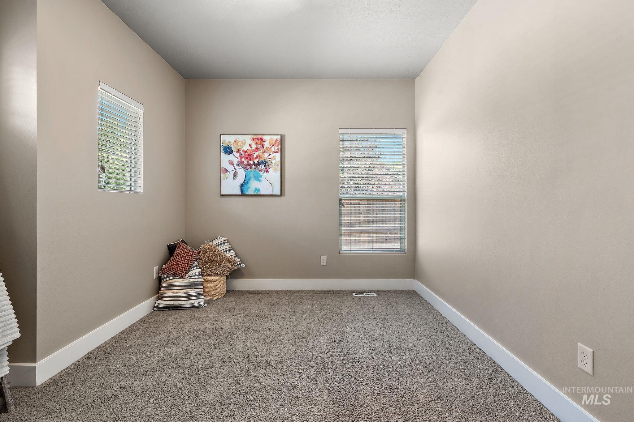 733 E San Pedro St Property Photo 28