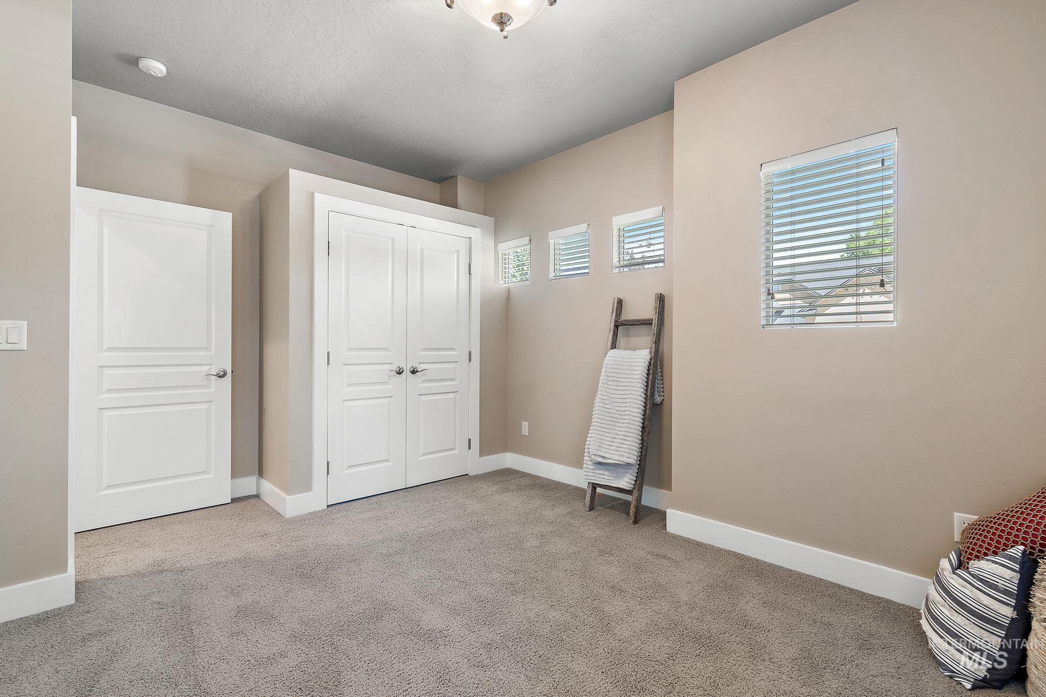 733 E San Pedro St Property Photo 29