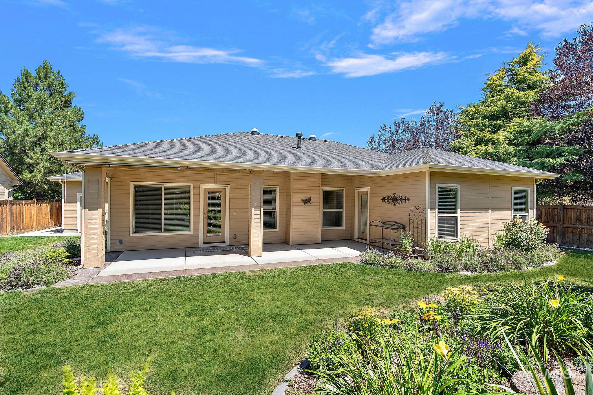 733 E San Pedro St Property Photo 32