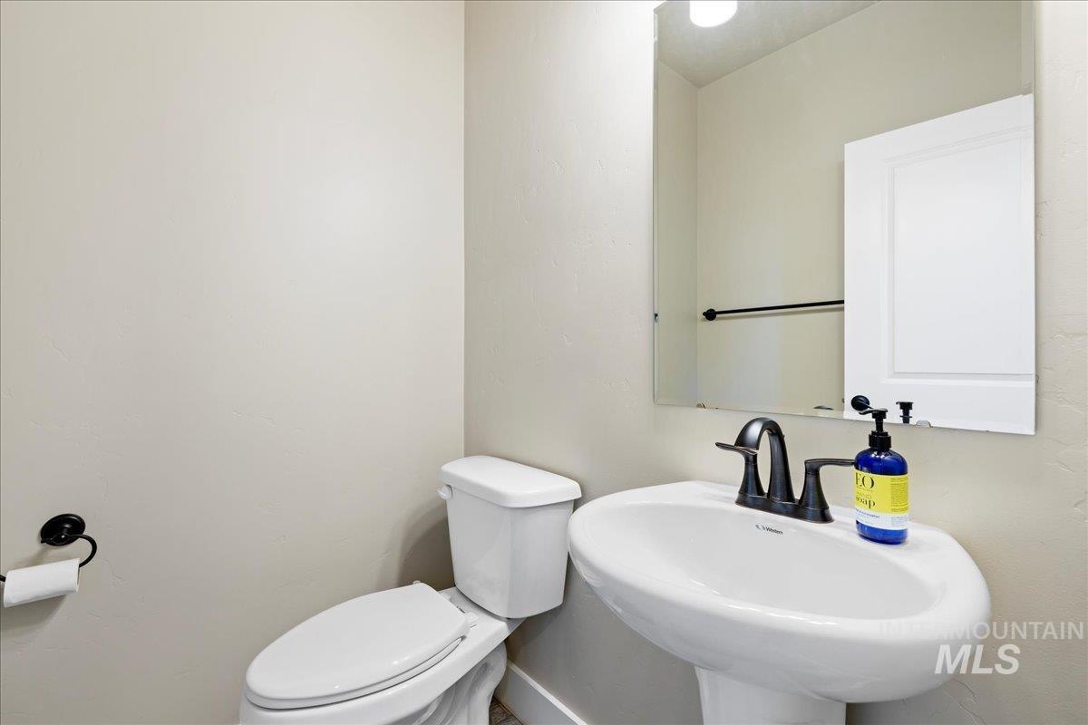 1484 Dragonfly Loop Property Photo 5
