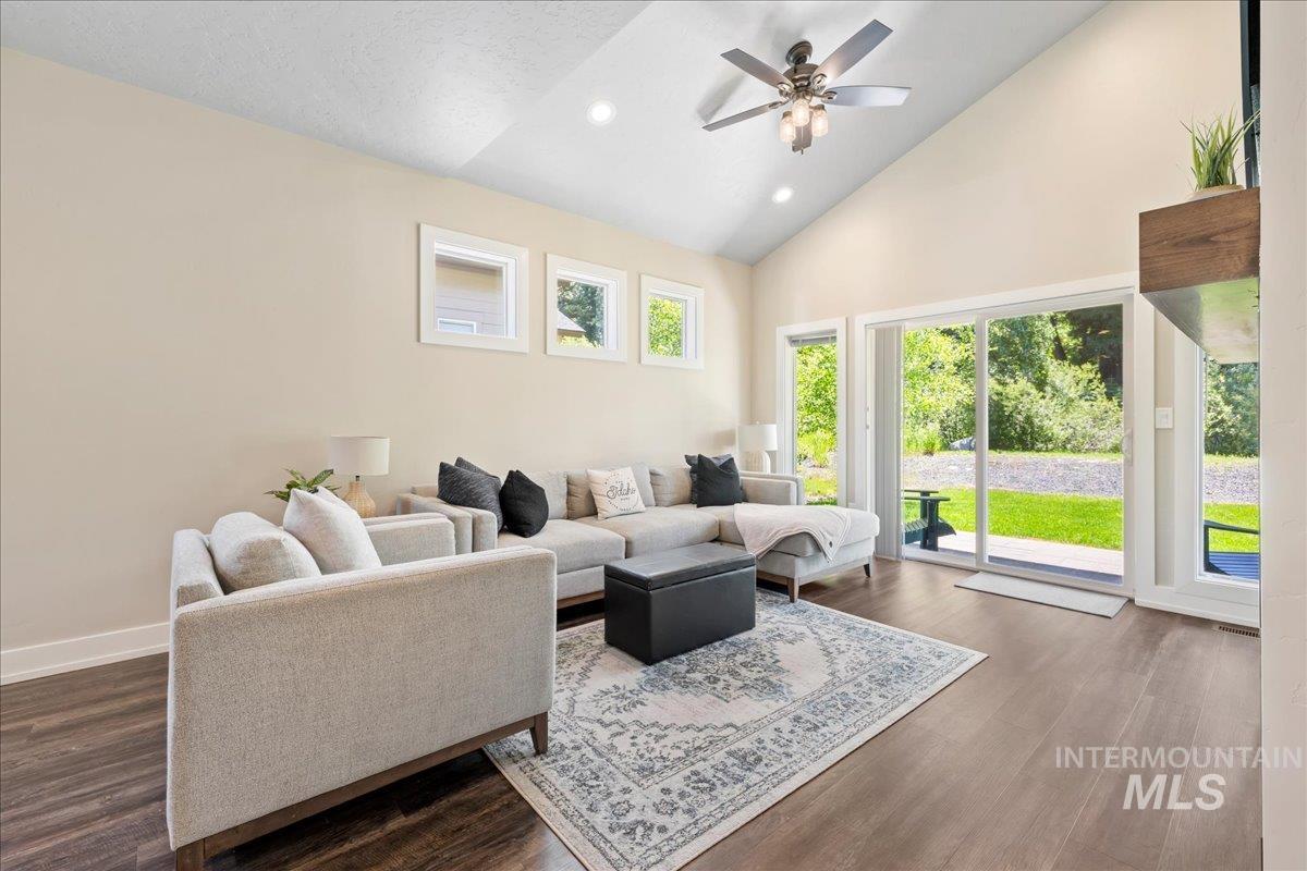 1484 Dragonfly Loop Property Photo 6