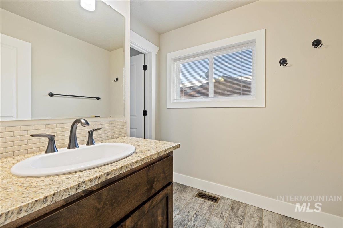 1484 Dragonfly Loop Property Photo 16