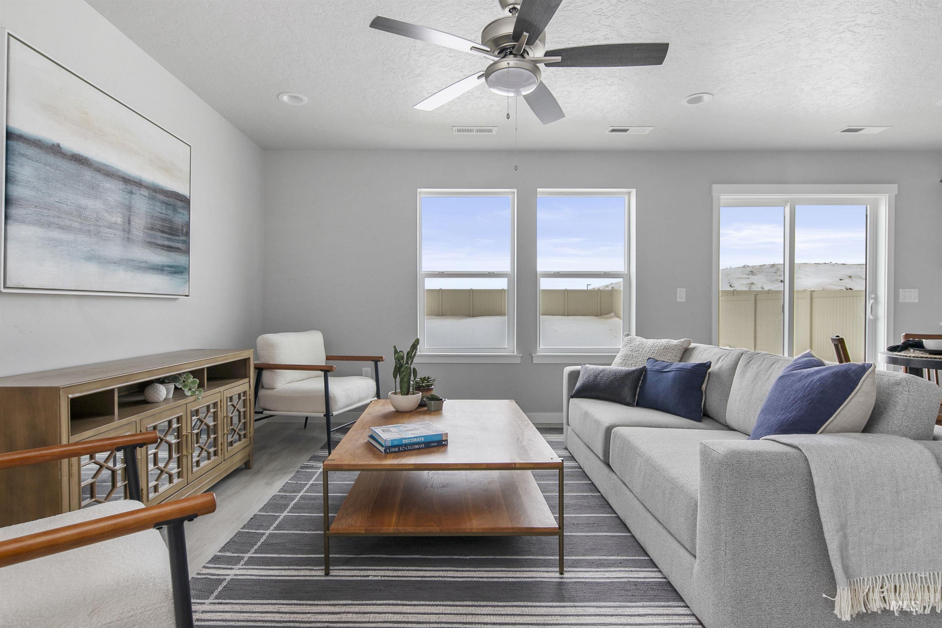 350 W Omphale St. Property Photo 3