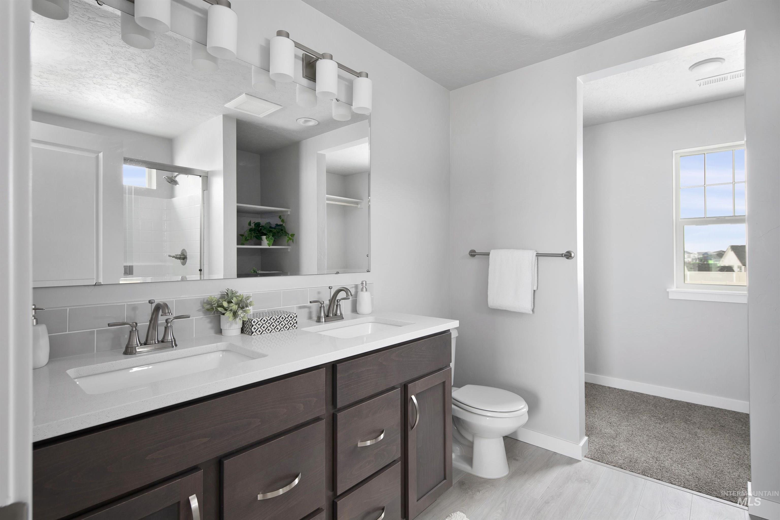 350 W Omphale St. Property Photo 6