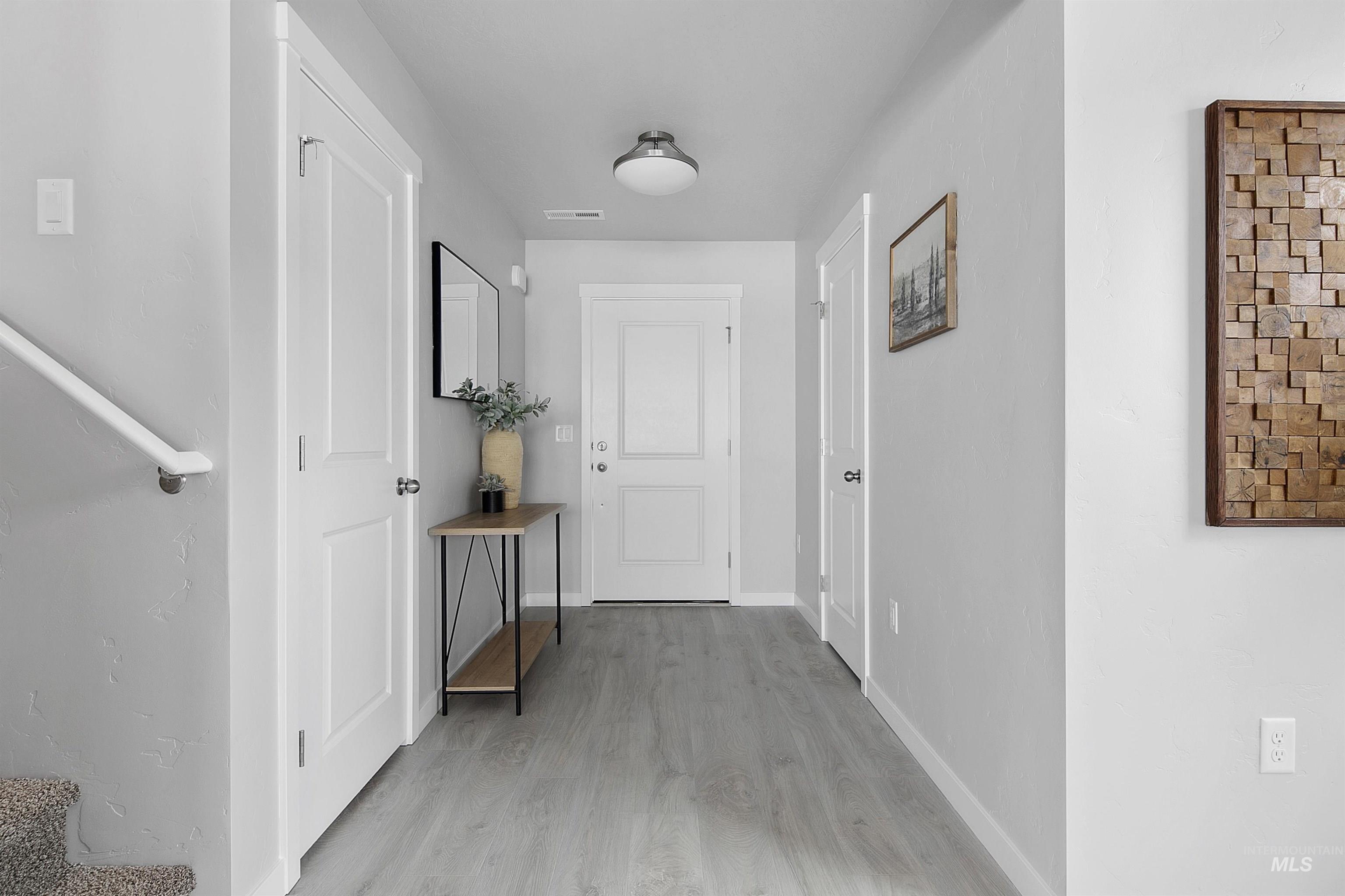 350 W Omphale St. Property Photo 7