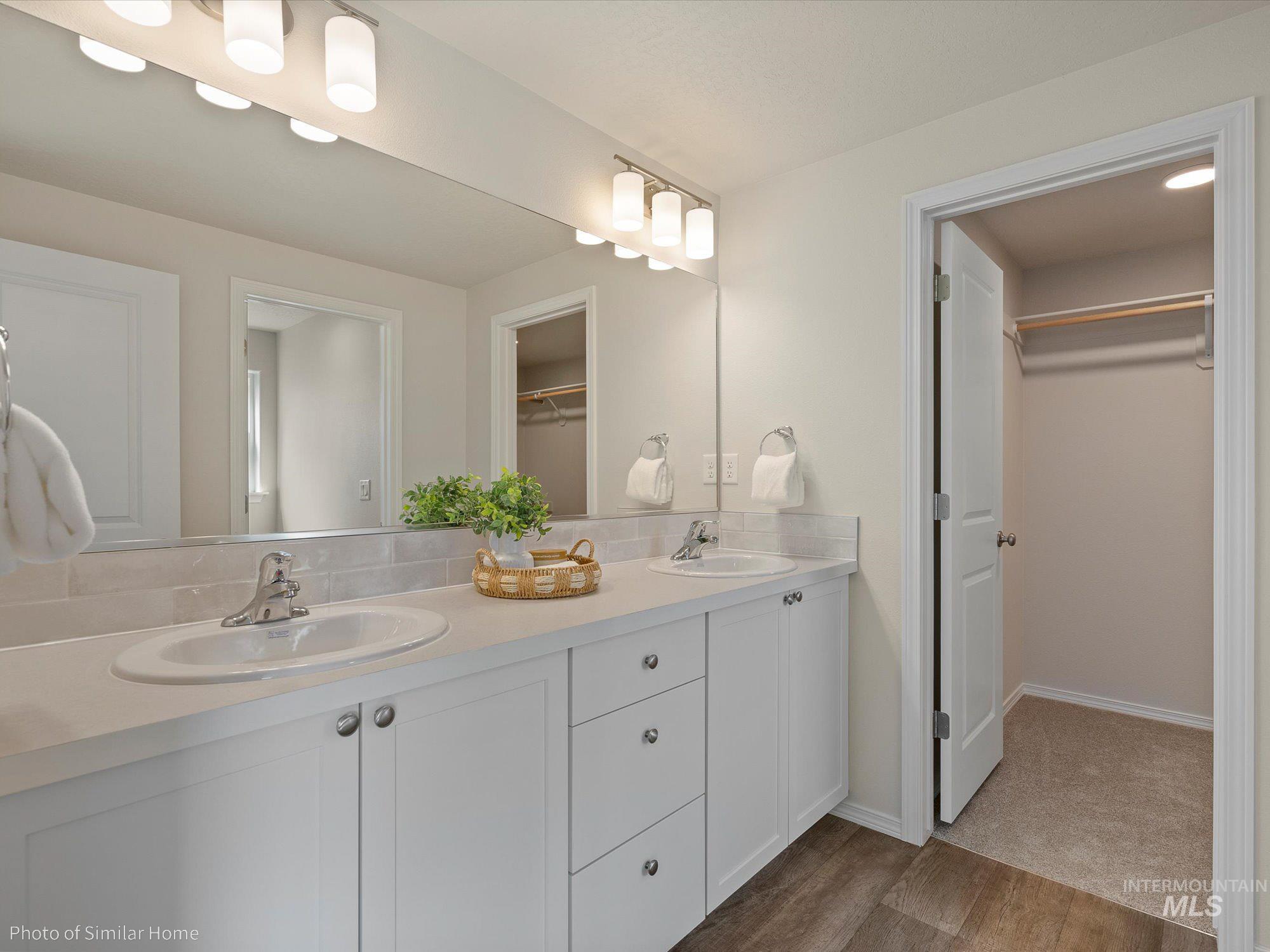 7221 W Rygate Dr. Property Photo 6