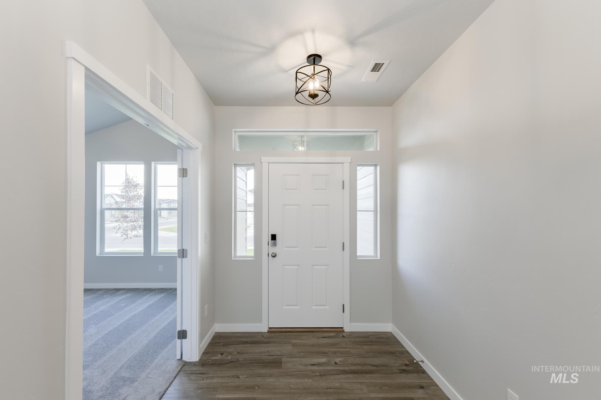 612 W Striped Owl St Property Photo 3