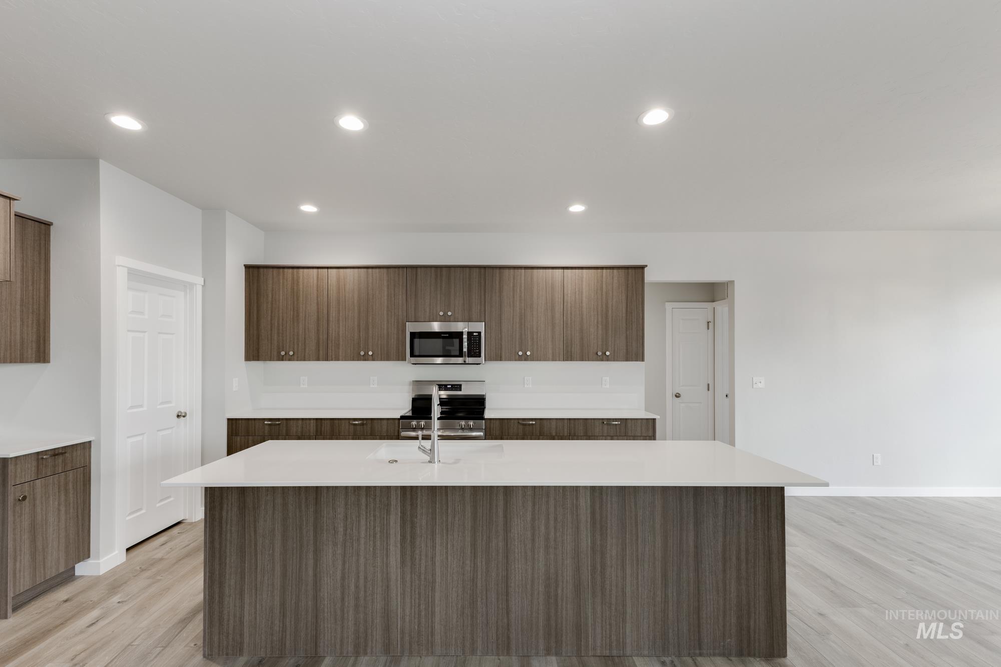 612 W Striped Owl St Property Photo 4