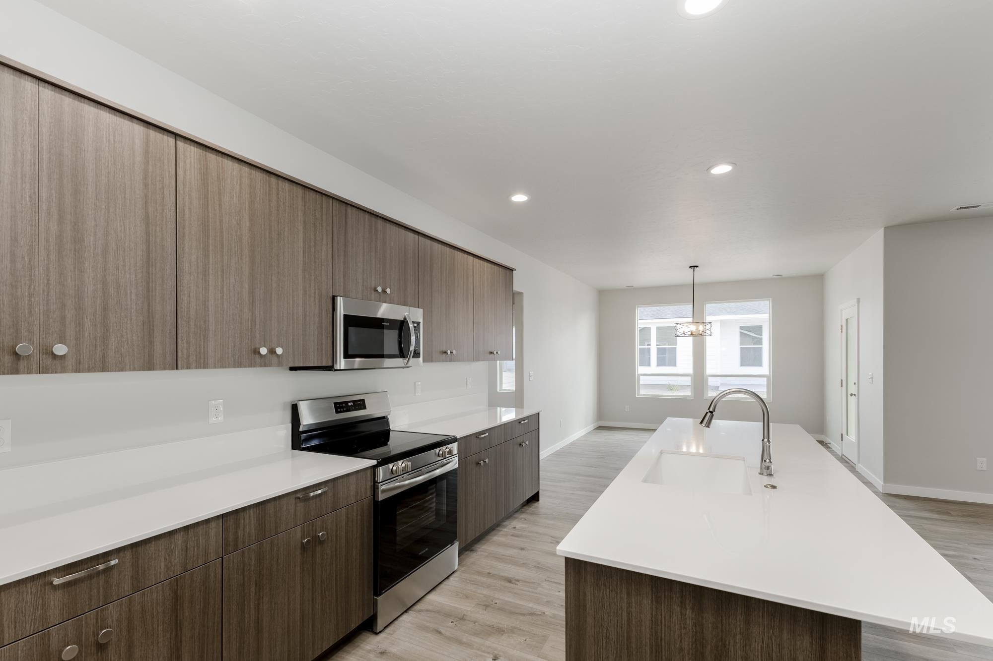 612 W Striped Owl St Property Photo 5