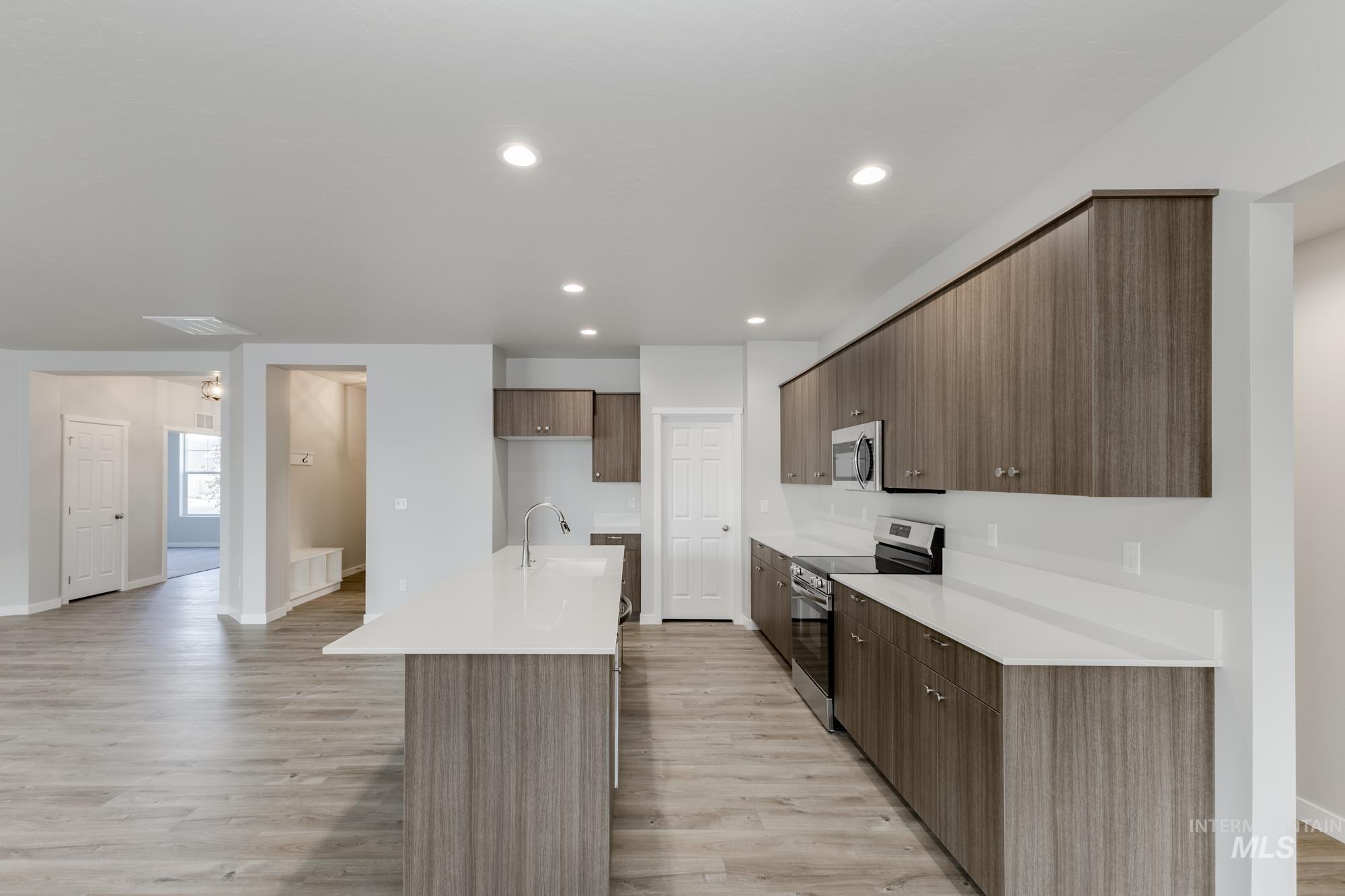 612 W Striped Owl St Property Photo 6