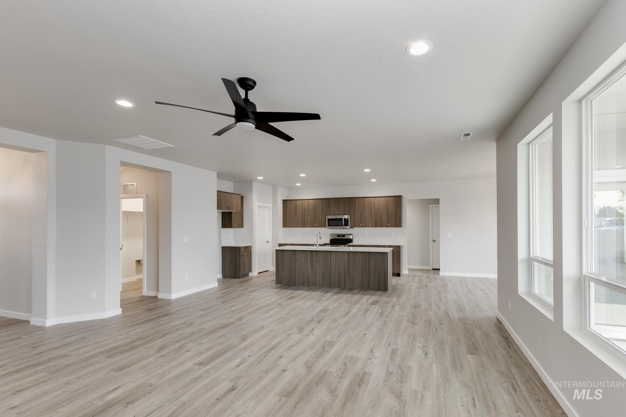 612 W Striped Owl St Property Photo 8