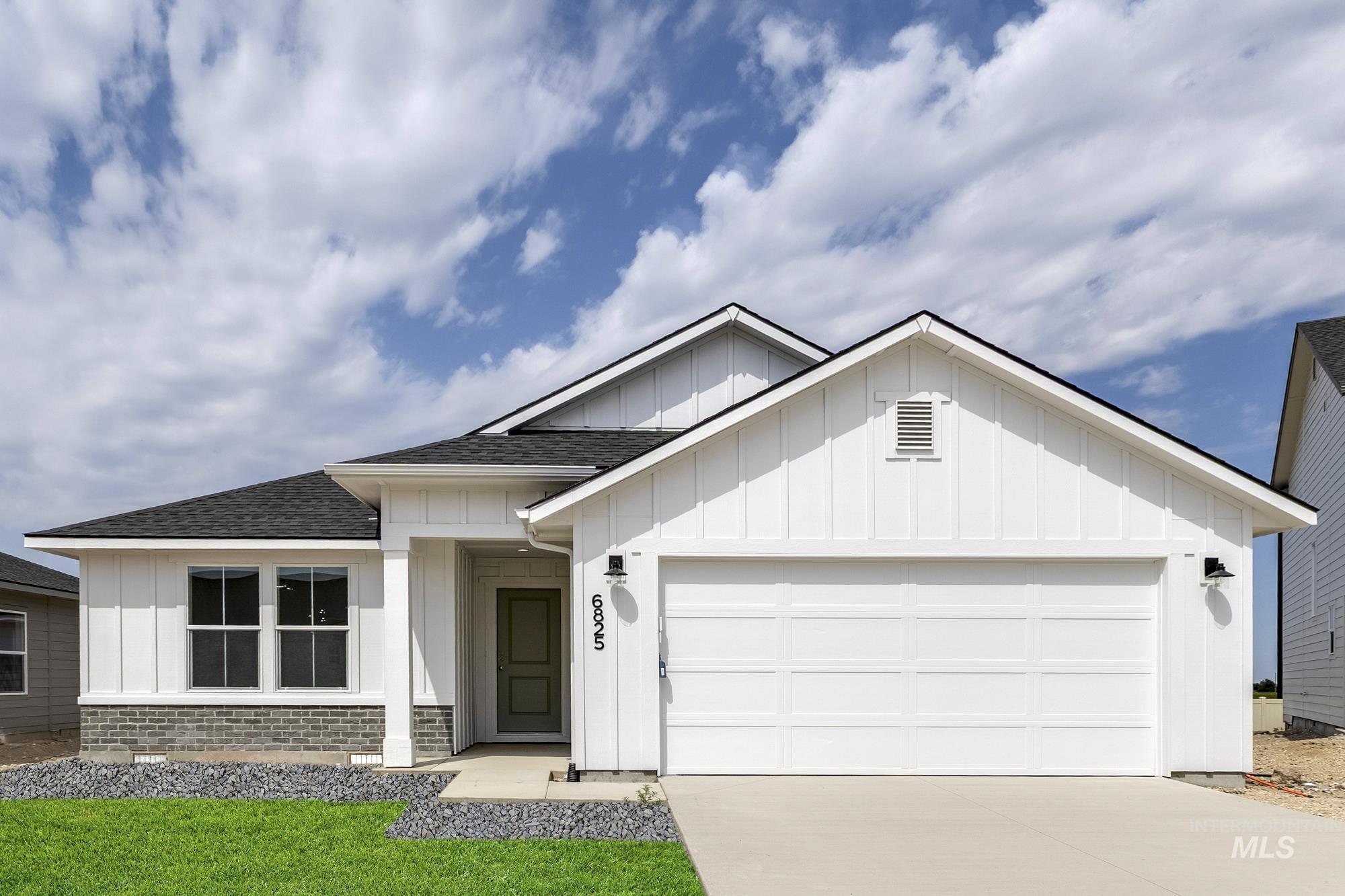 6825 S Old Farm Ave Property Photo 1