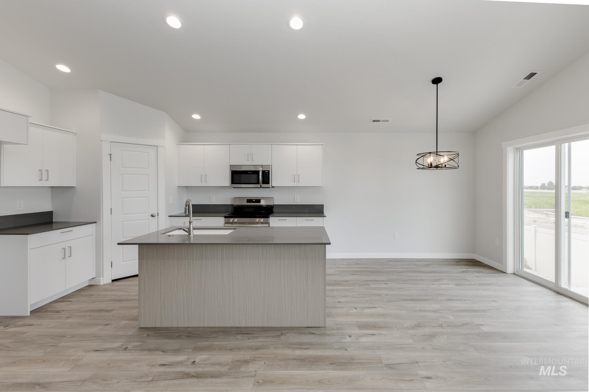 6825 S Old Farm Ave Property Photo 5