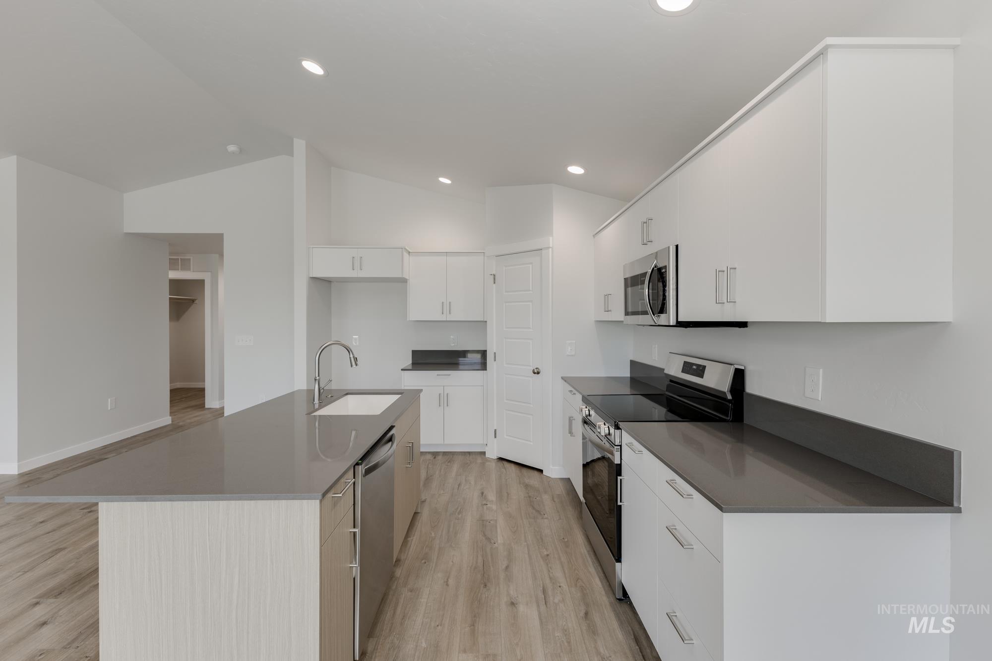 6825 S Old Farm Ave Property Photo 7