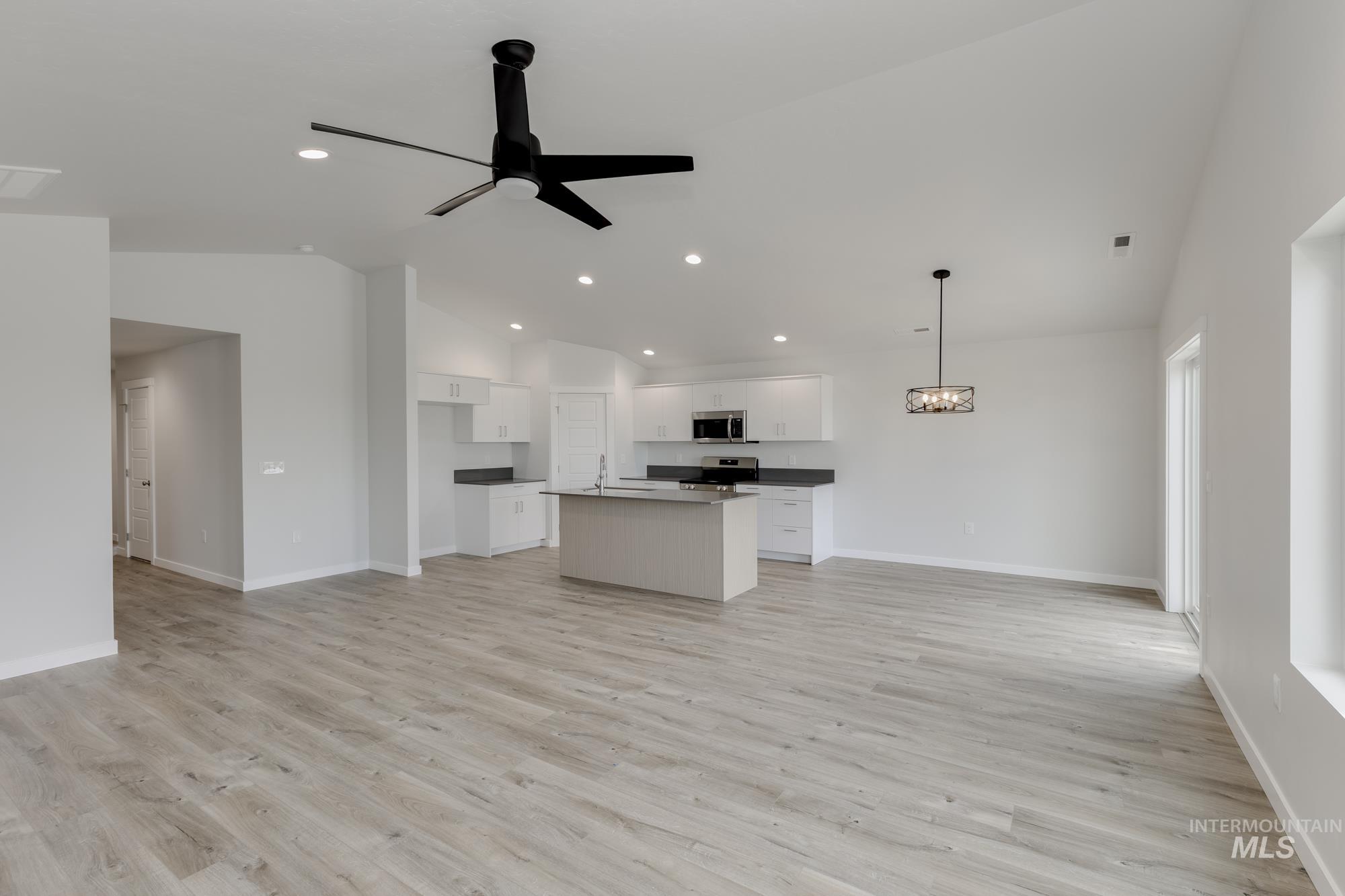 6825 S Old Farm Ave Property Photo 8