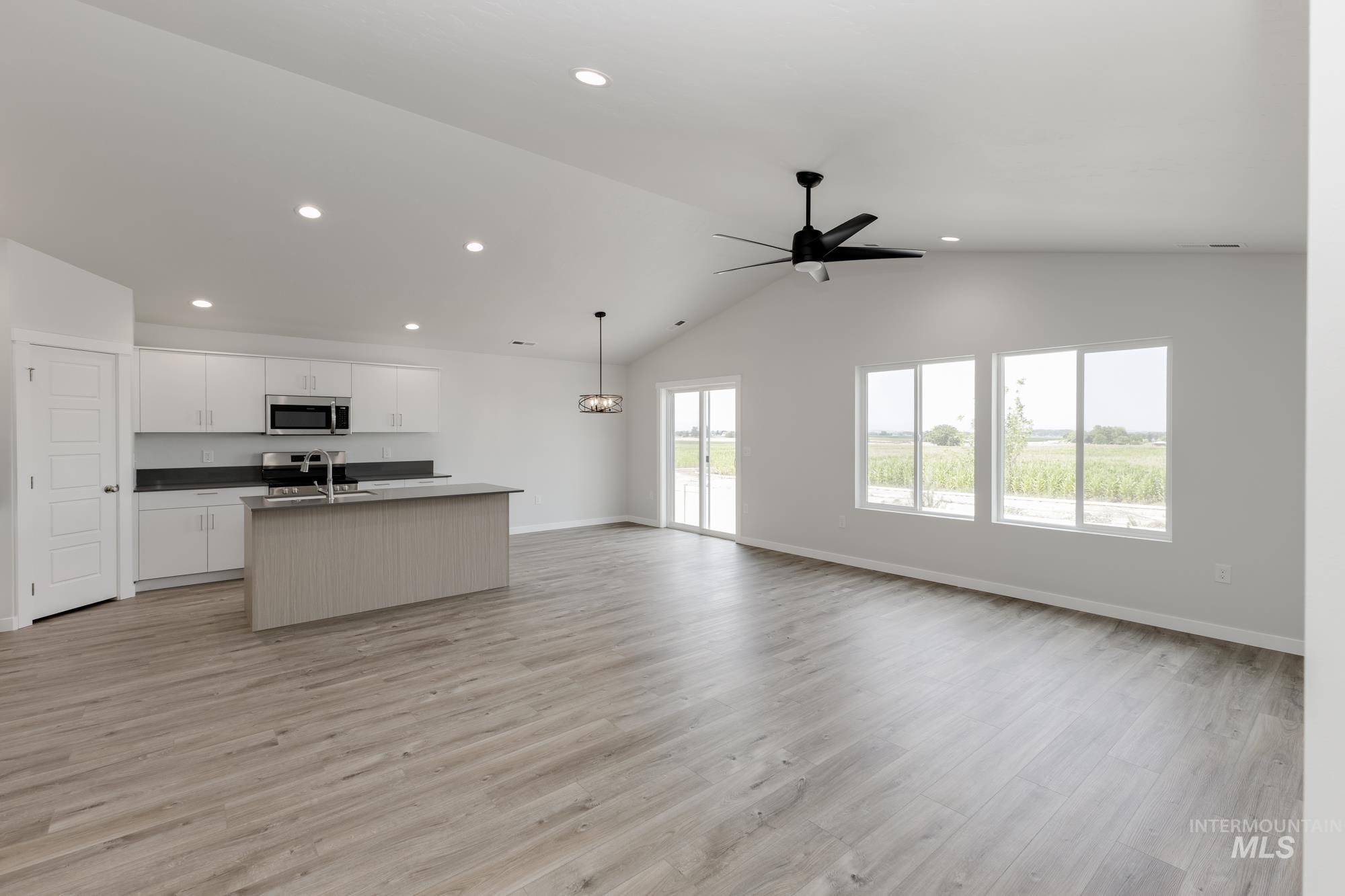 6825 S Old Farm Ave Property Photo 9