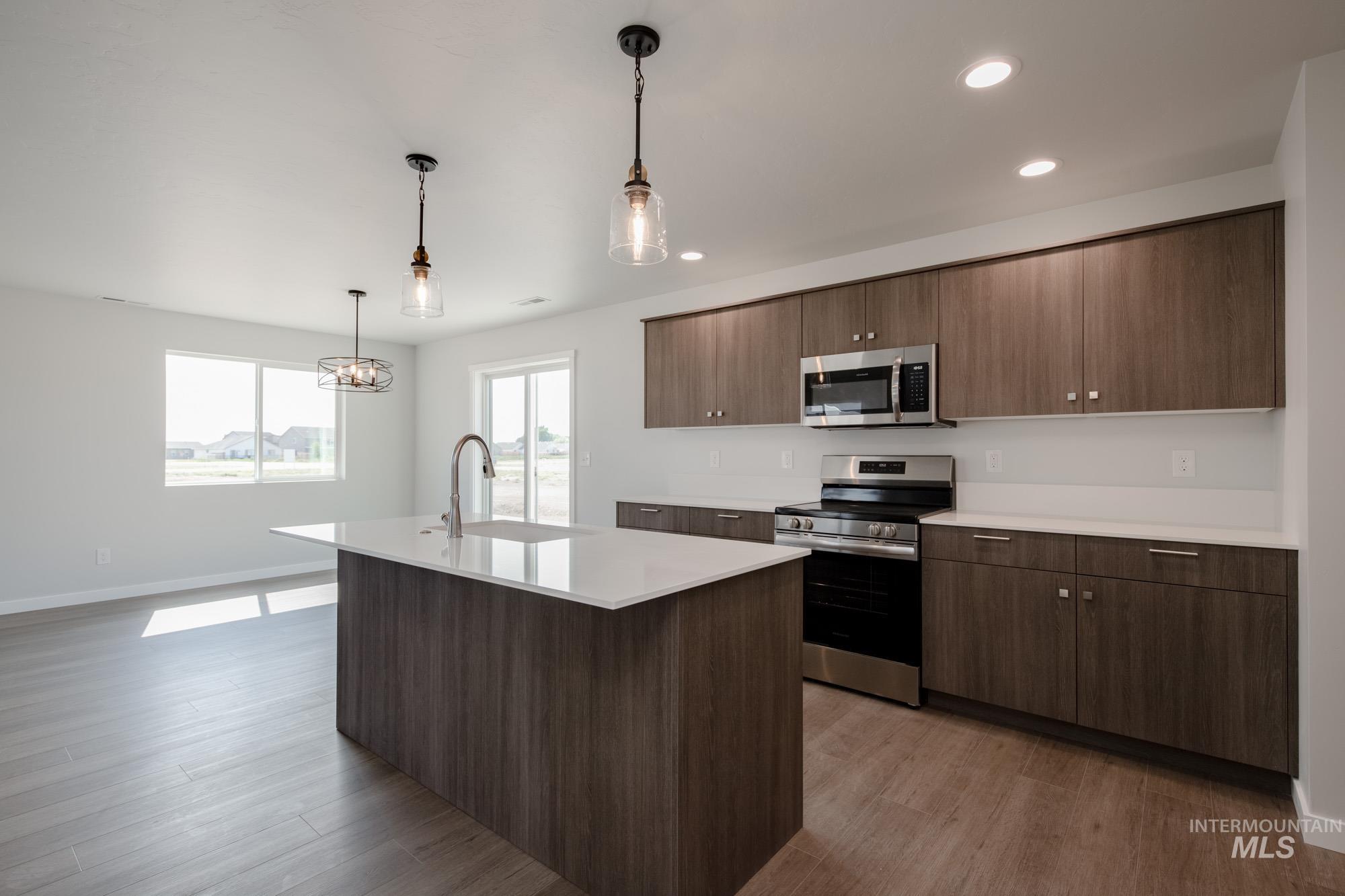 13719 Higley Court Property Photo 4