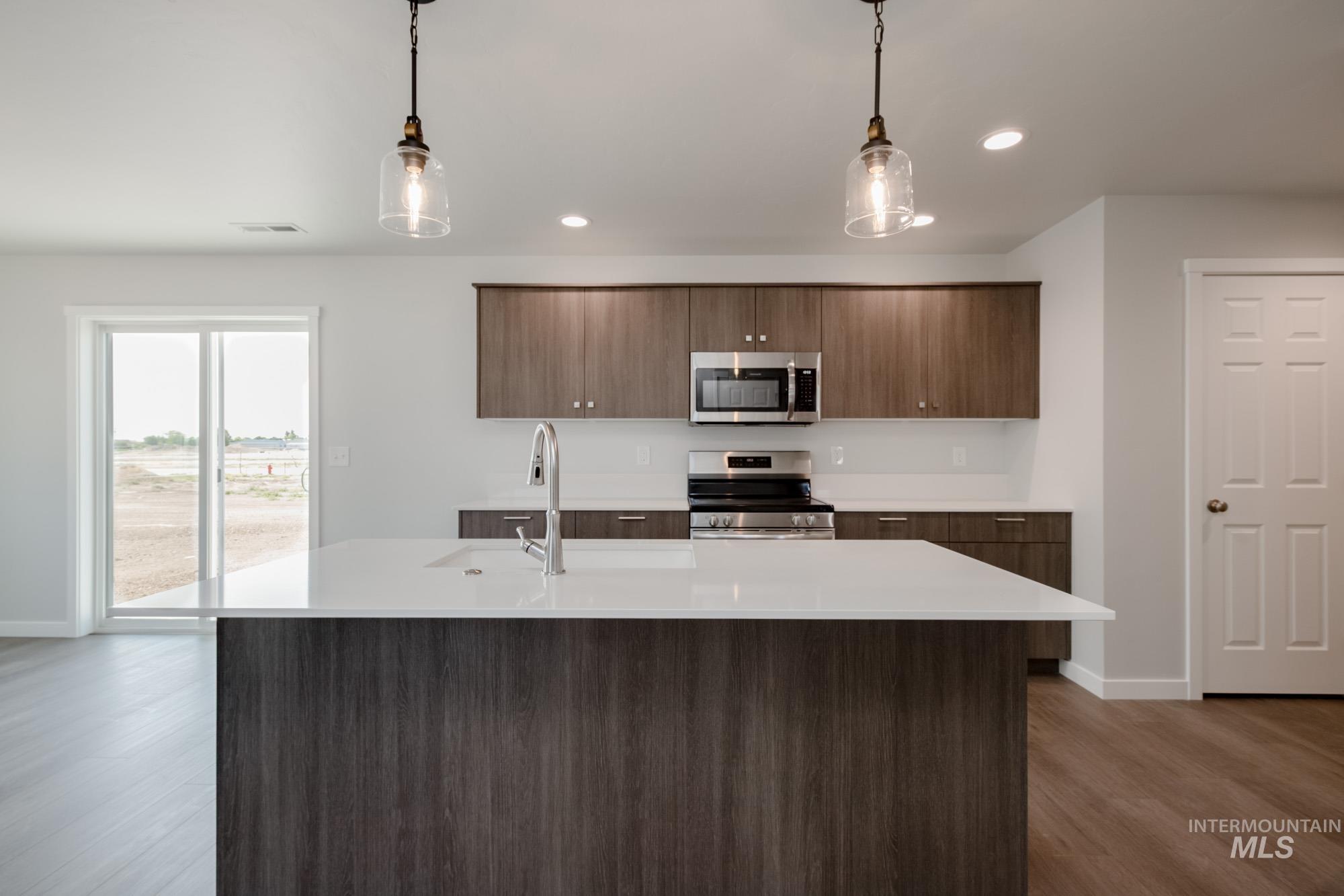 13719 Higley Court Property Photo 5