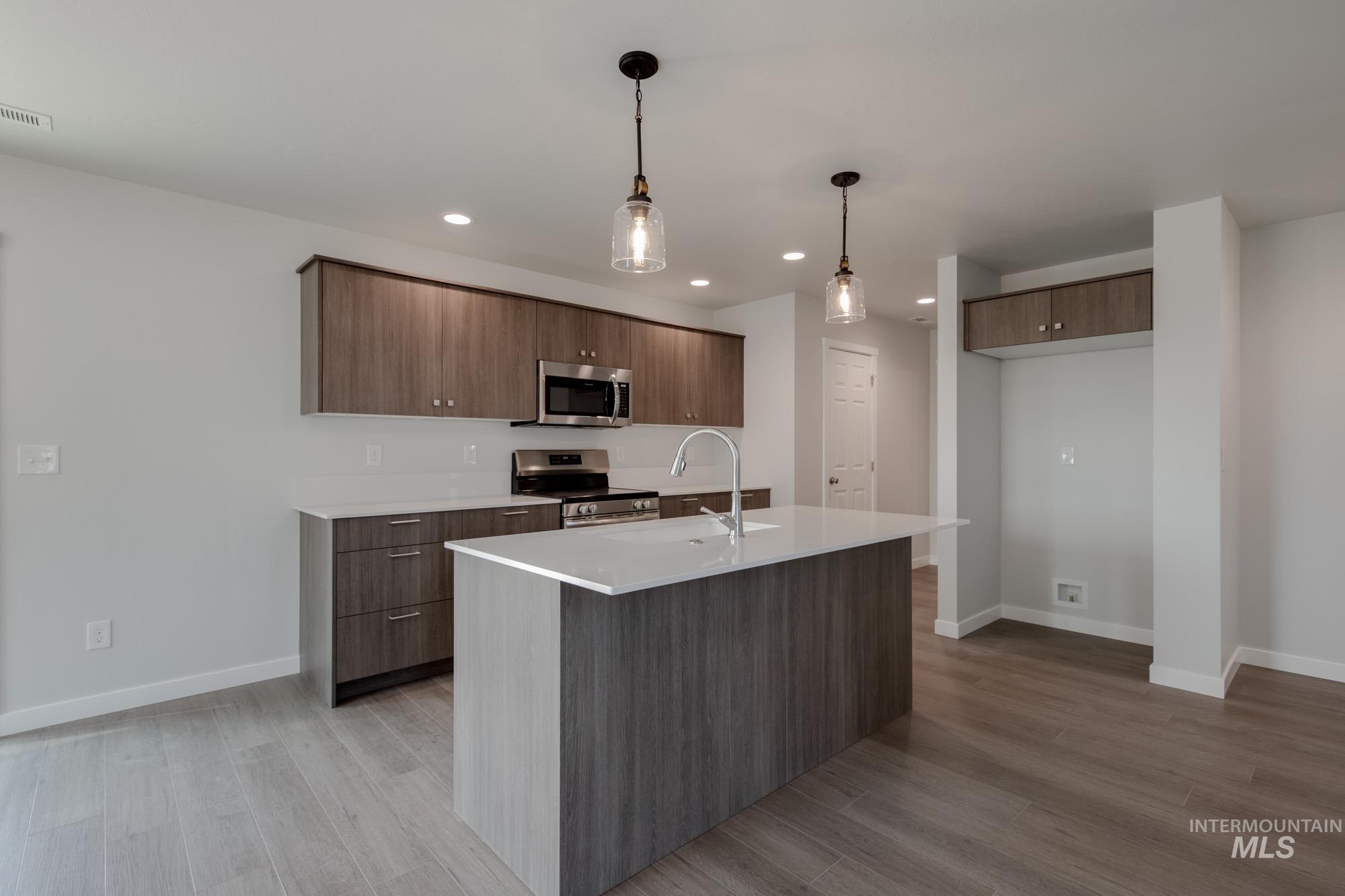 13719 Higley Court Property Photo 6