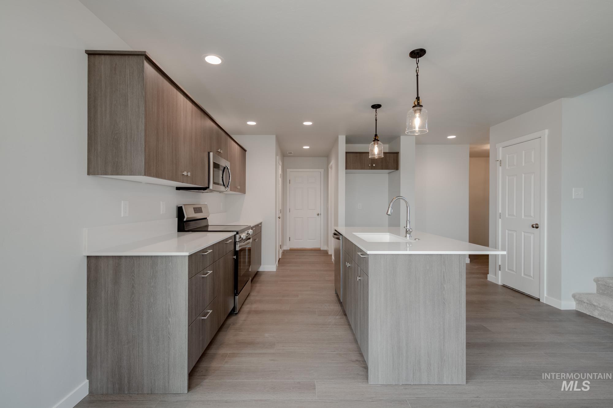 13719 Higley Court Property Photo 7