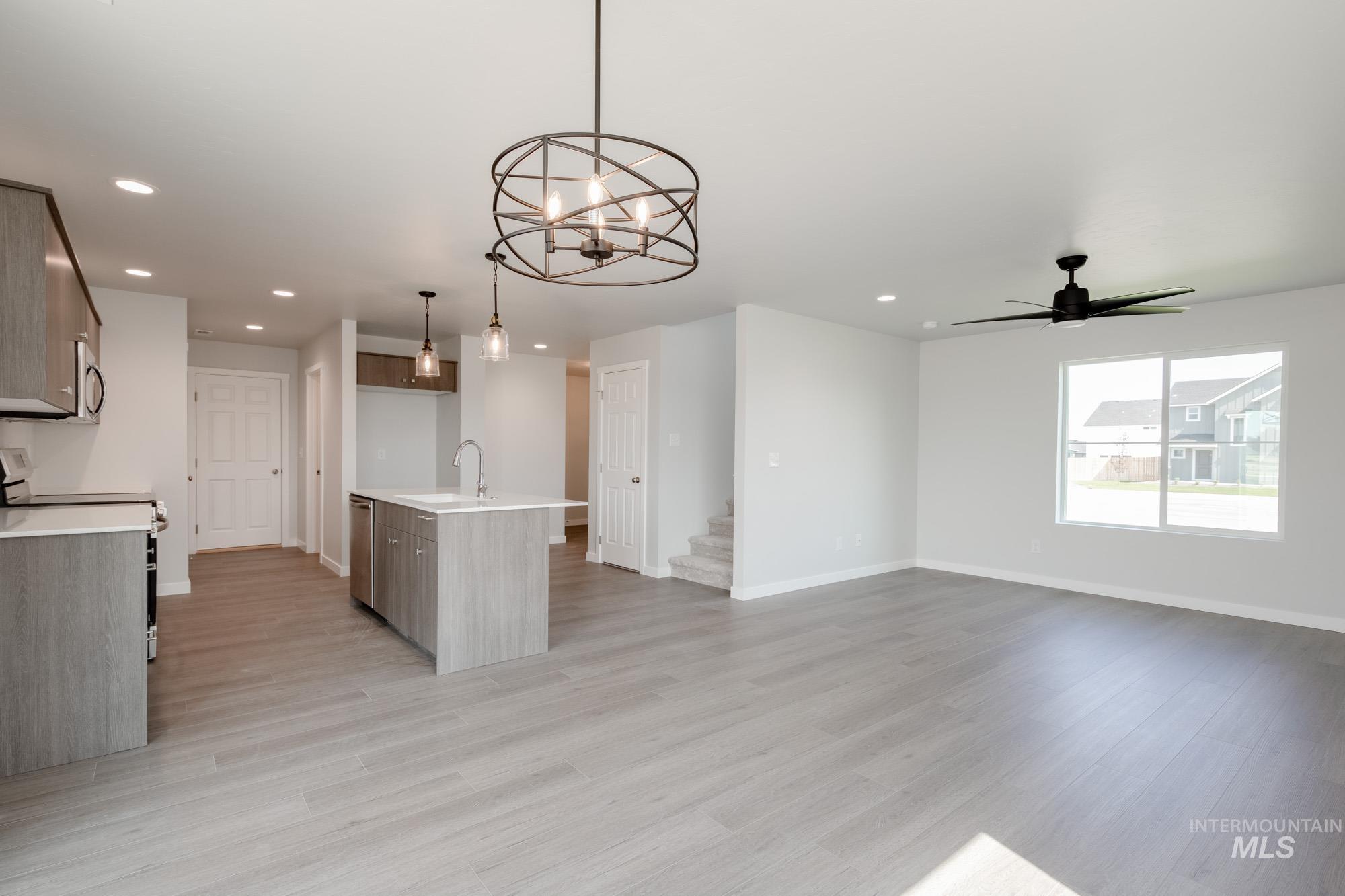 13719 Higley Court Property Photo 9