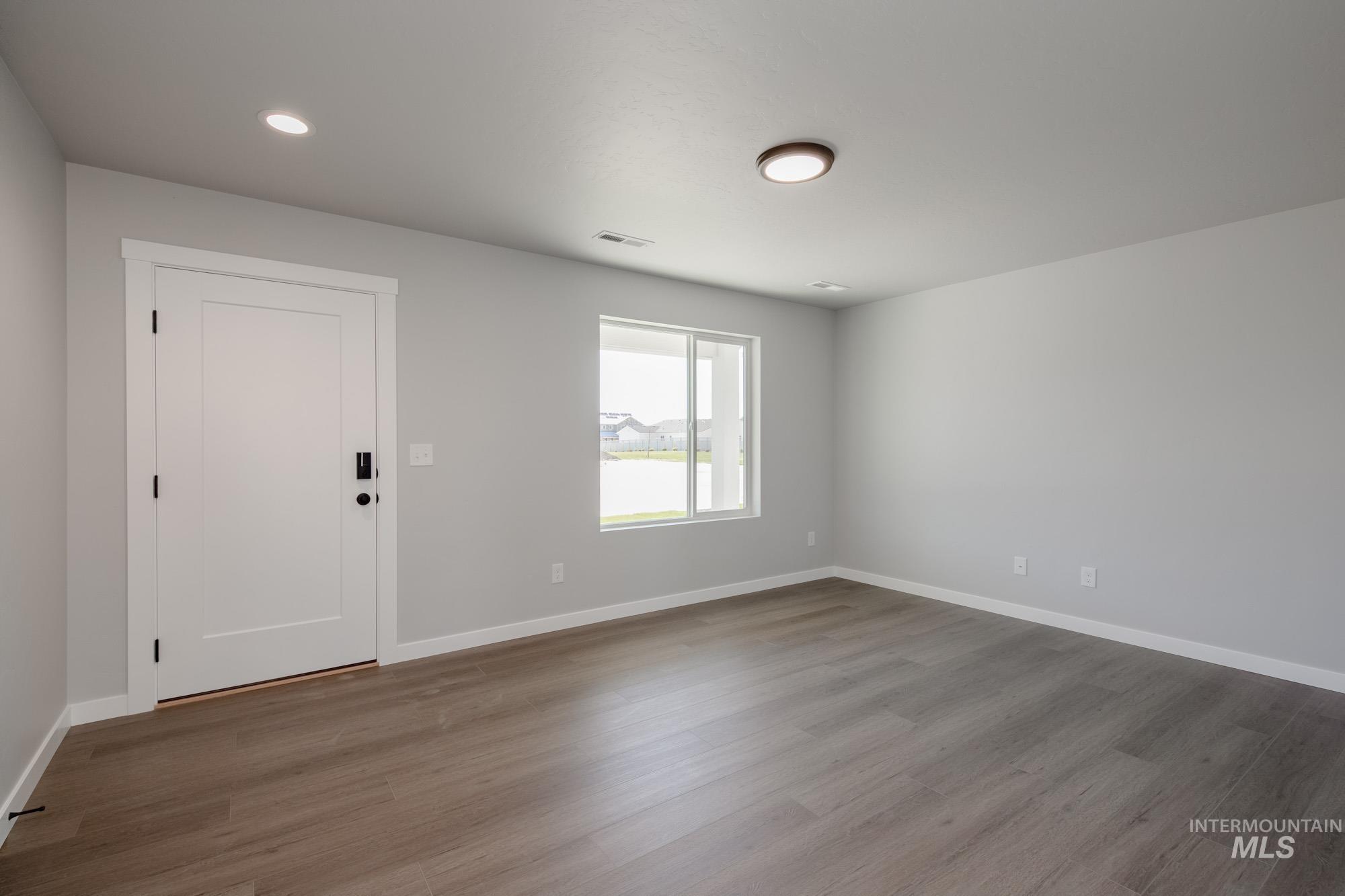 16791 Carlin Ave Property Photo 3