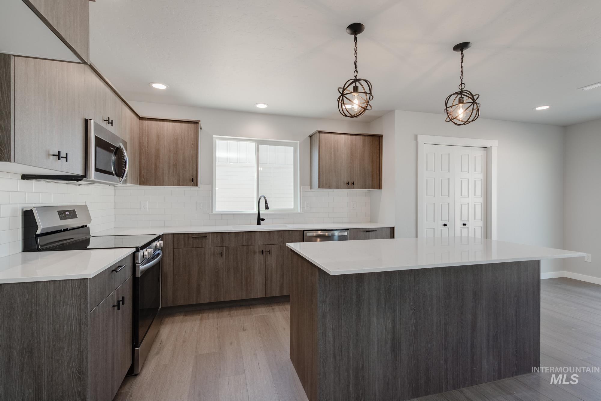 16791 Carlin Ave Property Photo 8