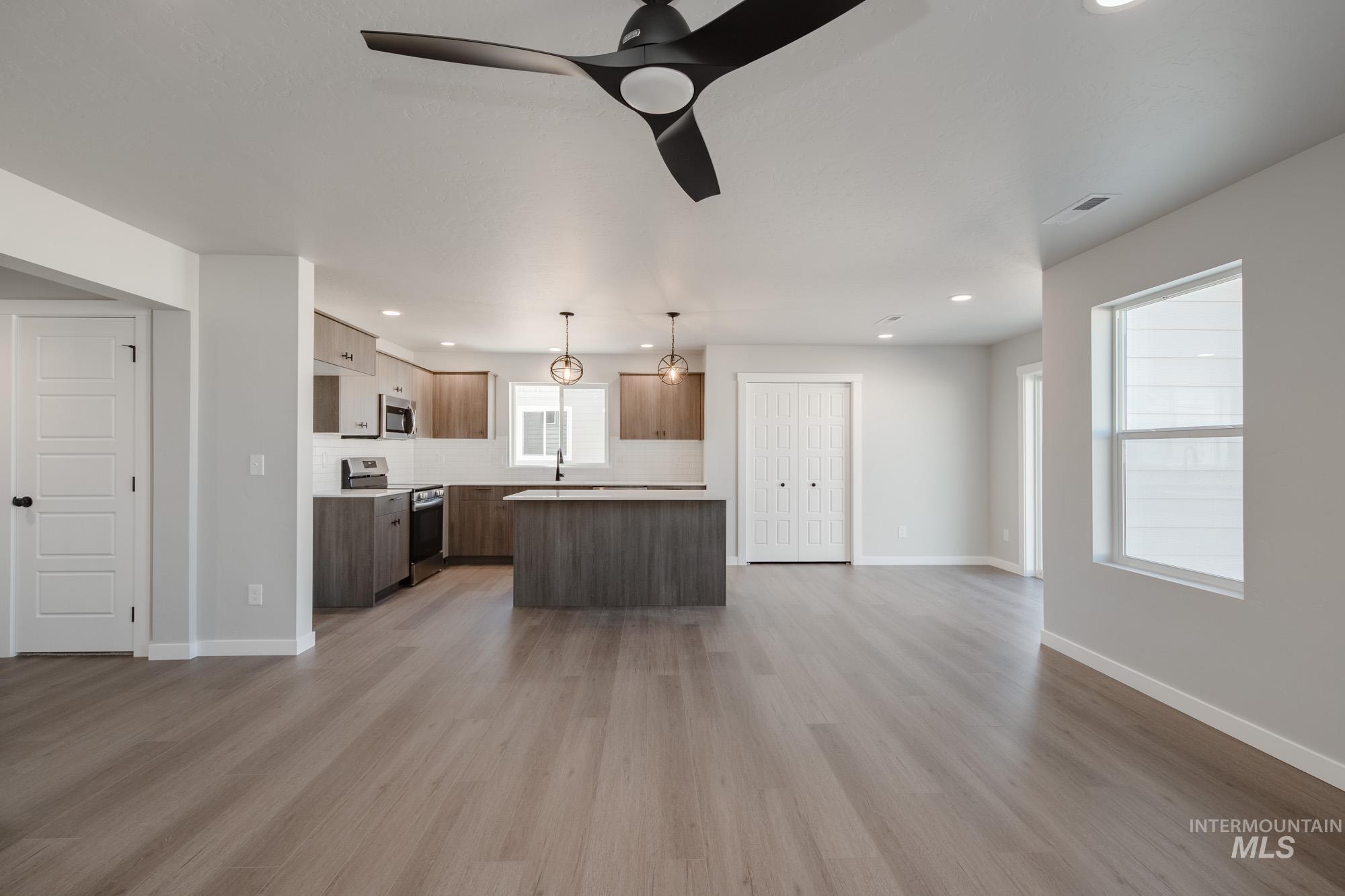 16791 Carlin Ave Property Photo 10