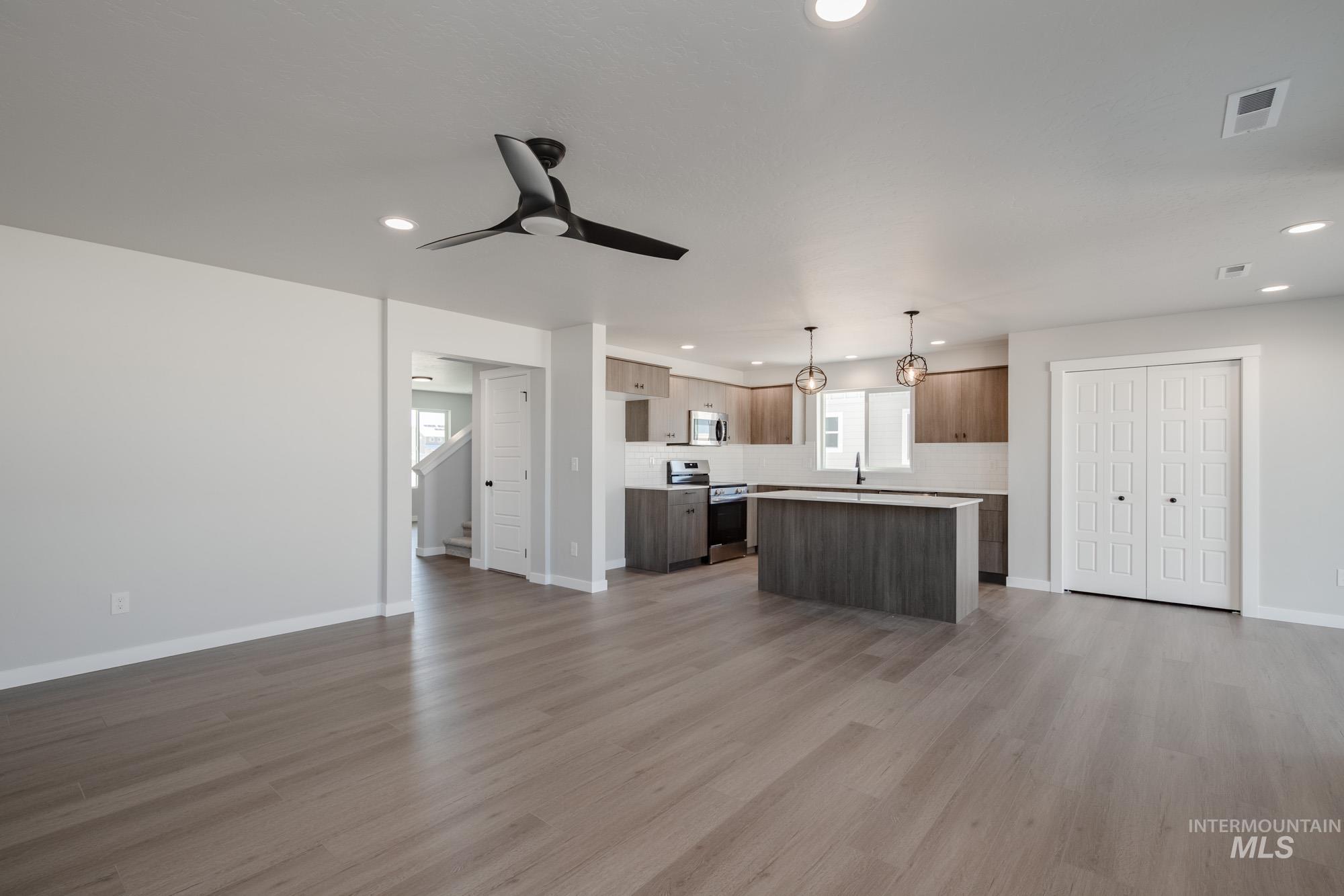 16791 Carlin Ave Property Photo 11