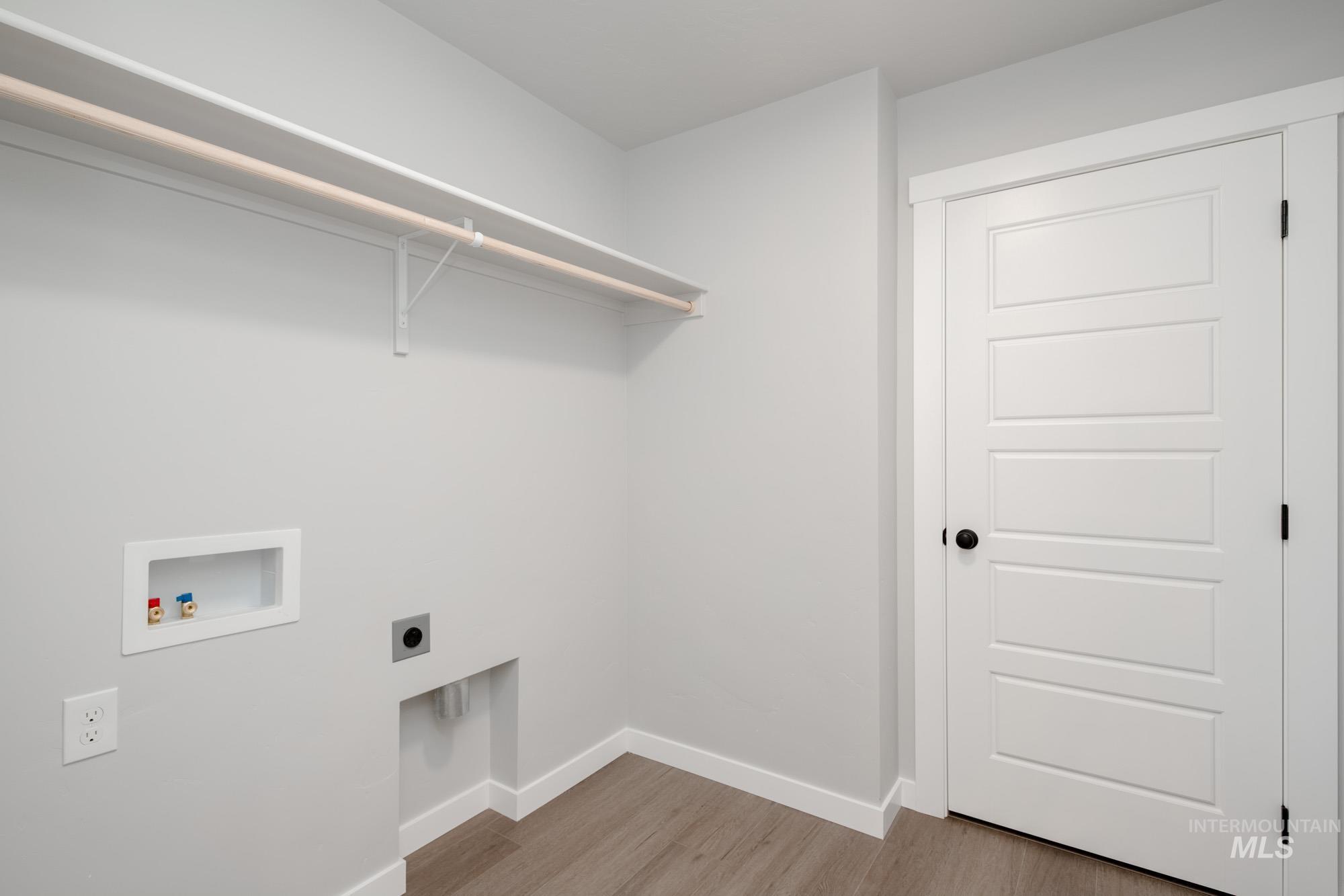 16791 Carlin Ave Property Photo 25