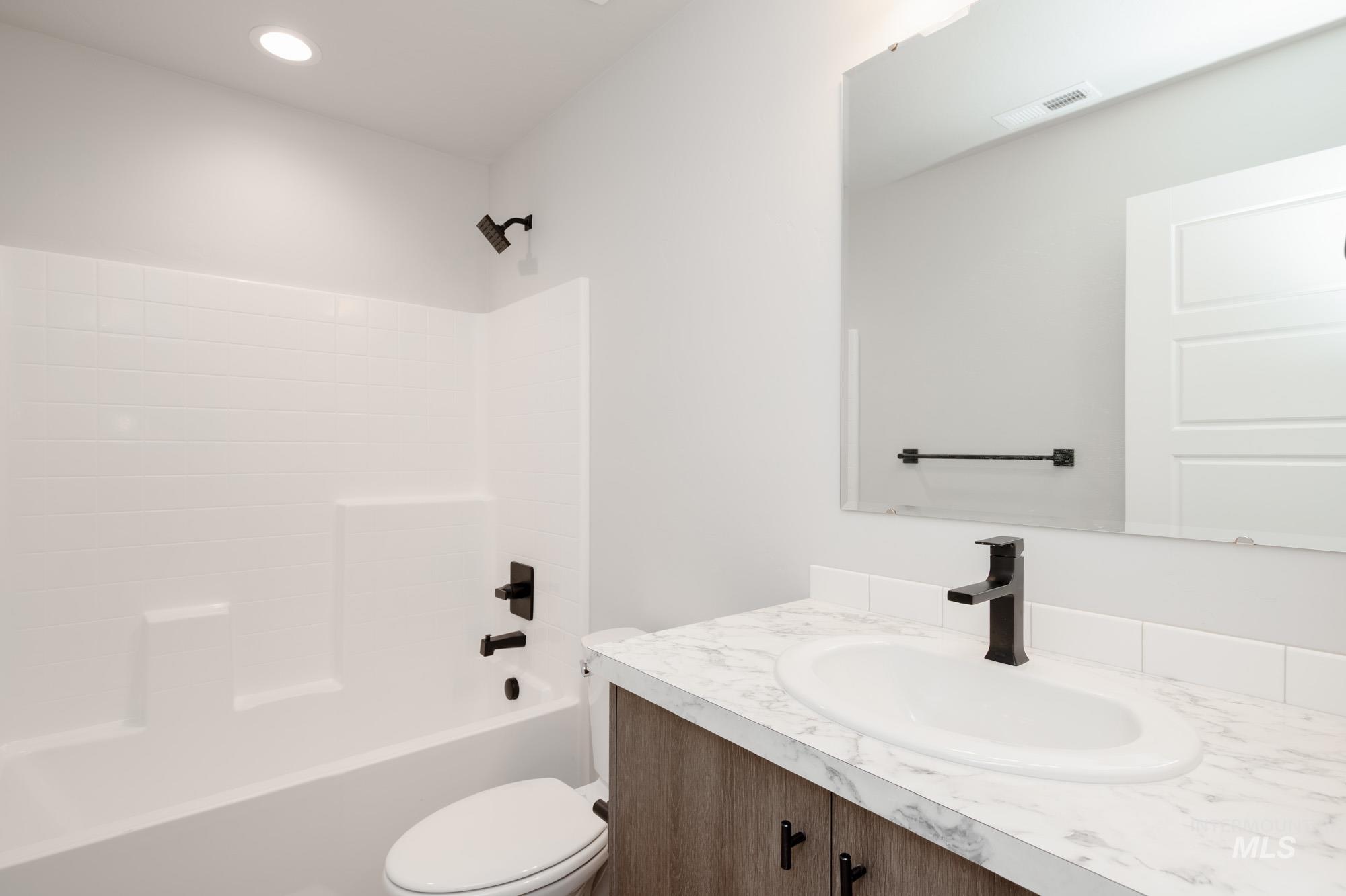 16791 Carlin Ave Property Photo 28